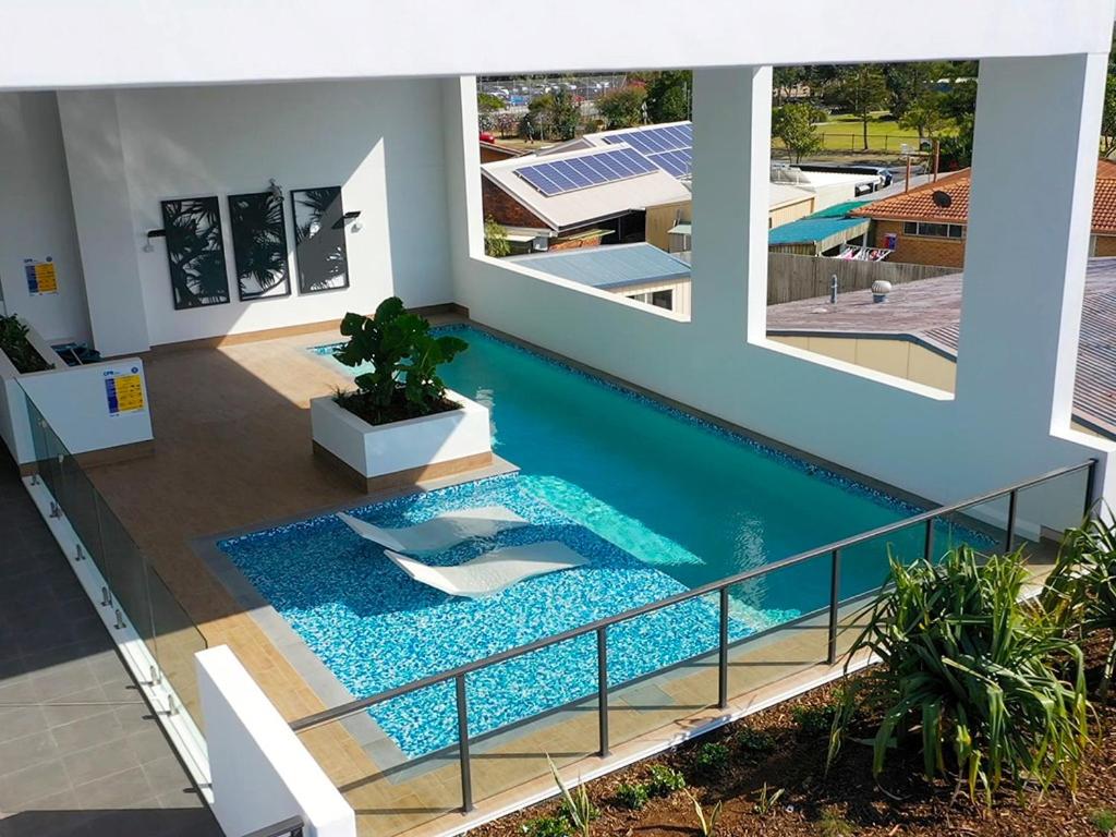 BEACH Luxury Upmarket 2B 2B OCEAN VIEWS 250m to BUDDINA BEACH! view 4