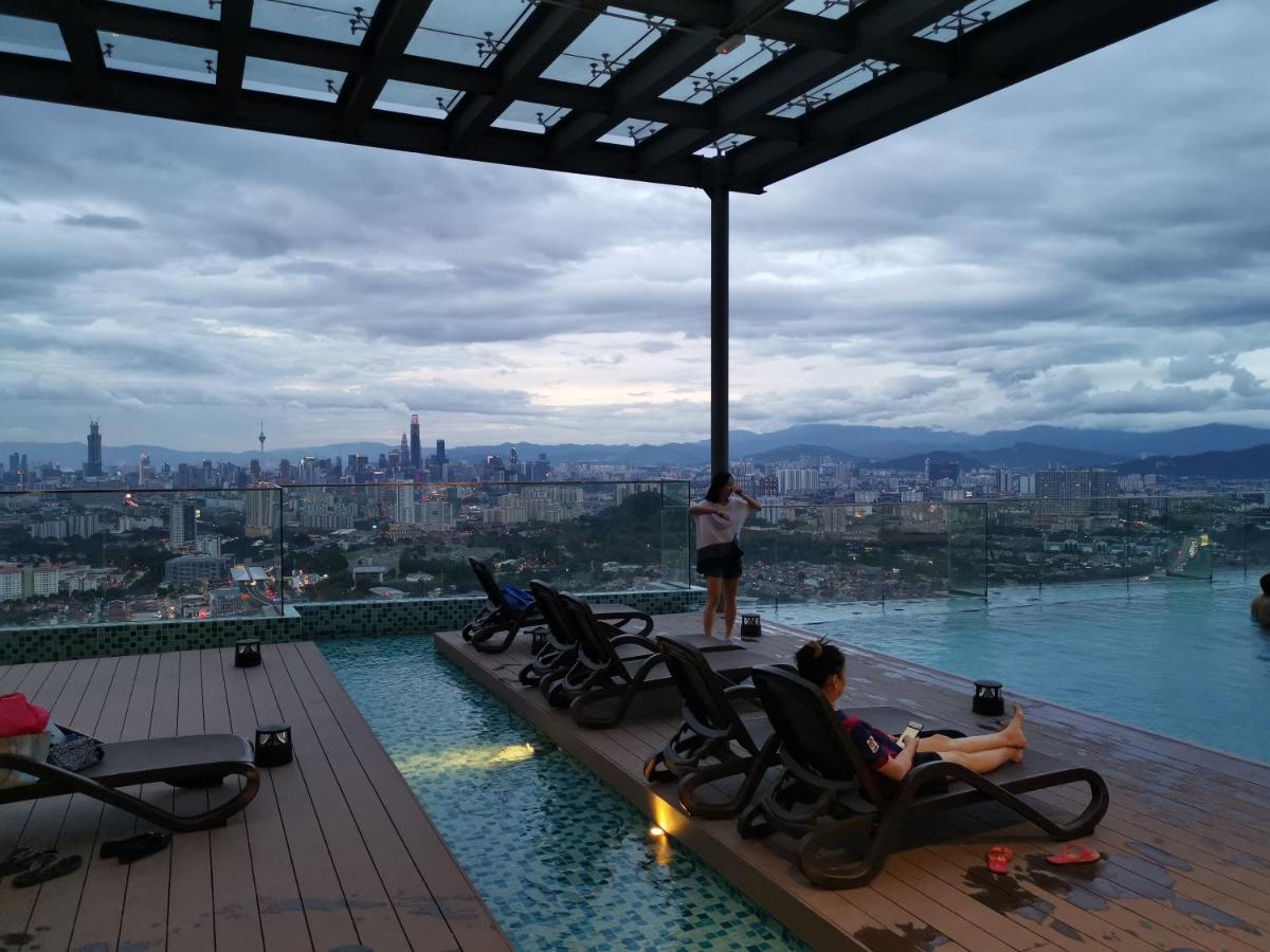 Hotel EkoCheras Balcony City View King Bed Rooftop Pool High Speed Fibre Internet MRT Connection - Image 1