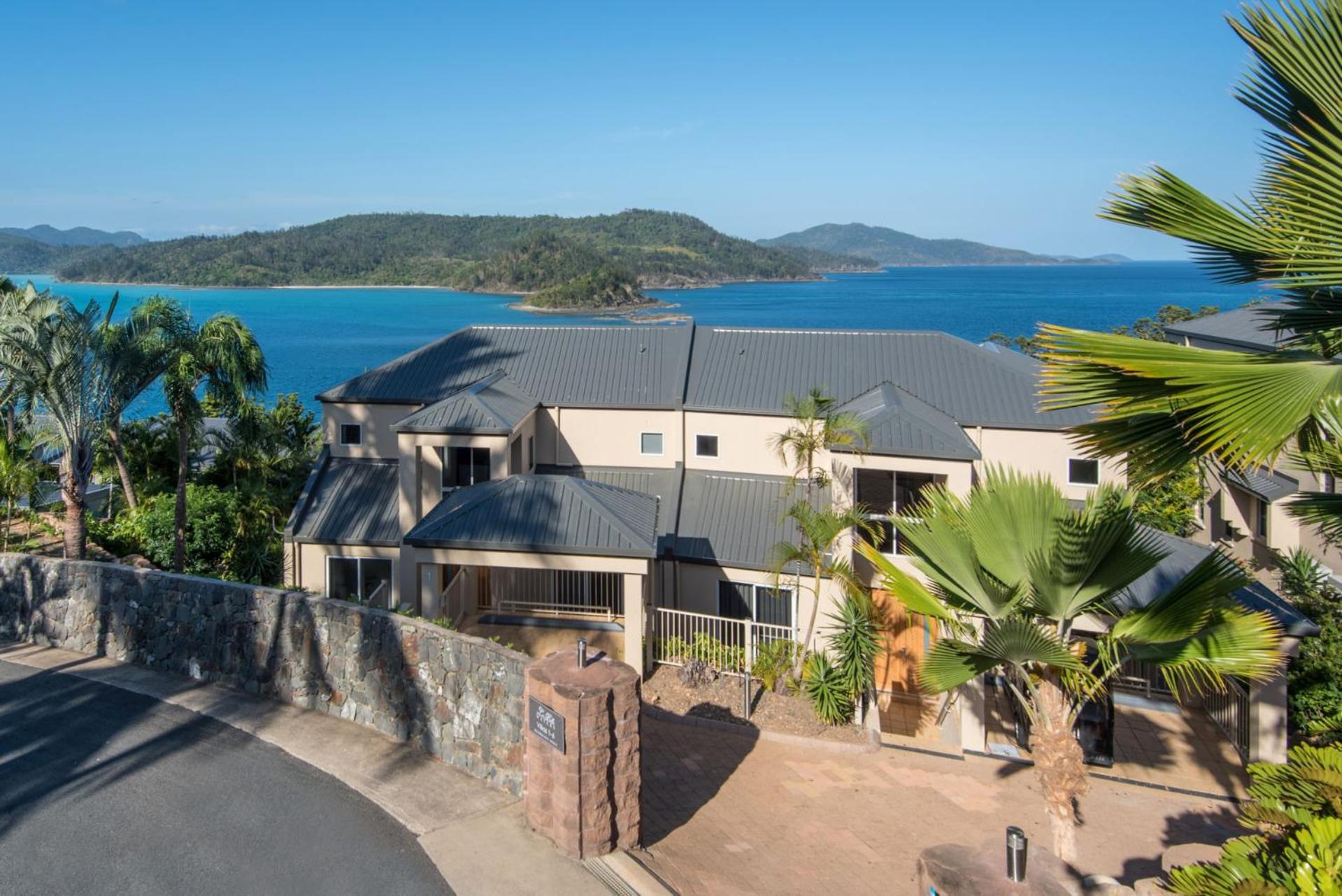 Hotel La Bella Waters 1 Wide Reaching Ocean Views And Buggy - Image 1