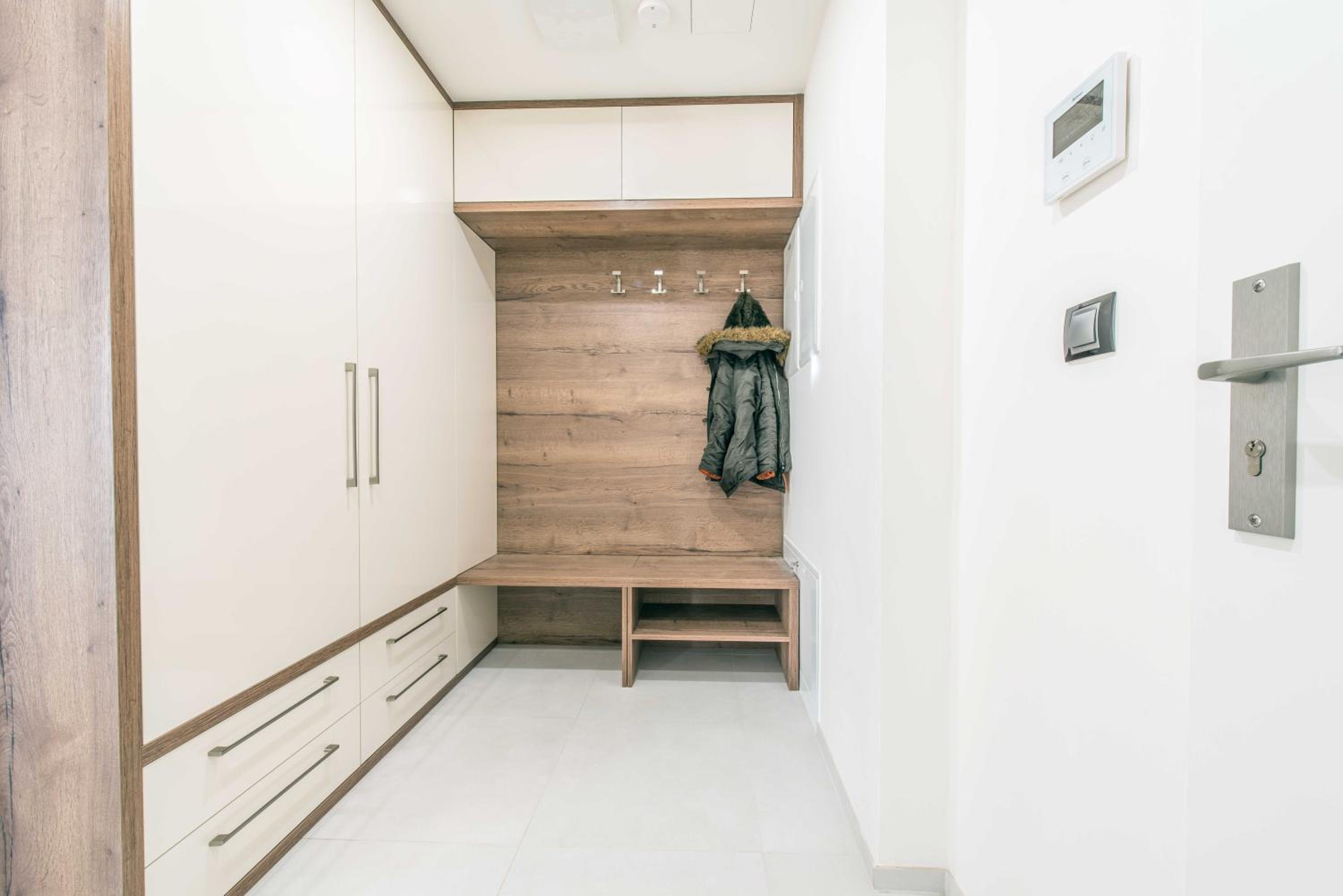 Quiet & new apartment near city center with garage