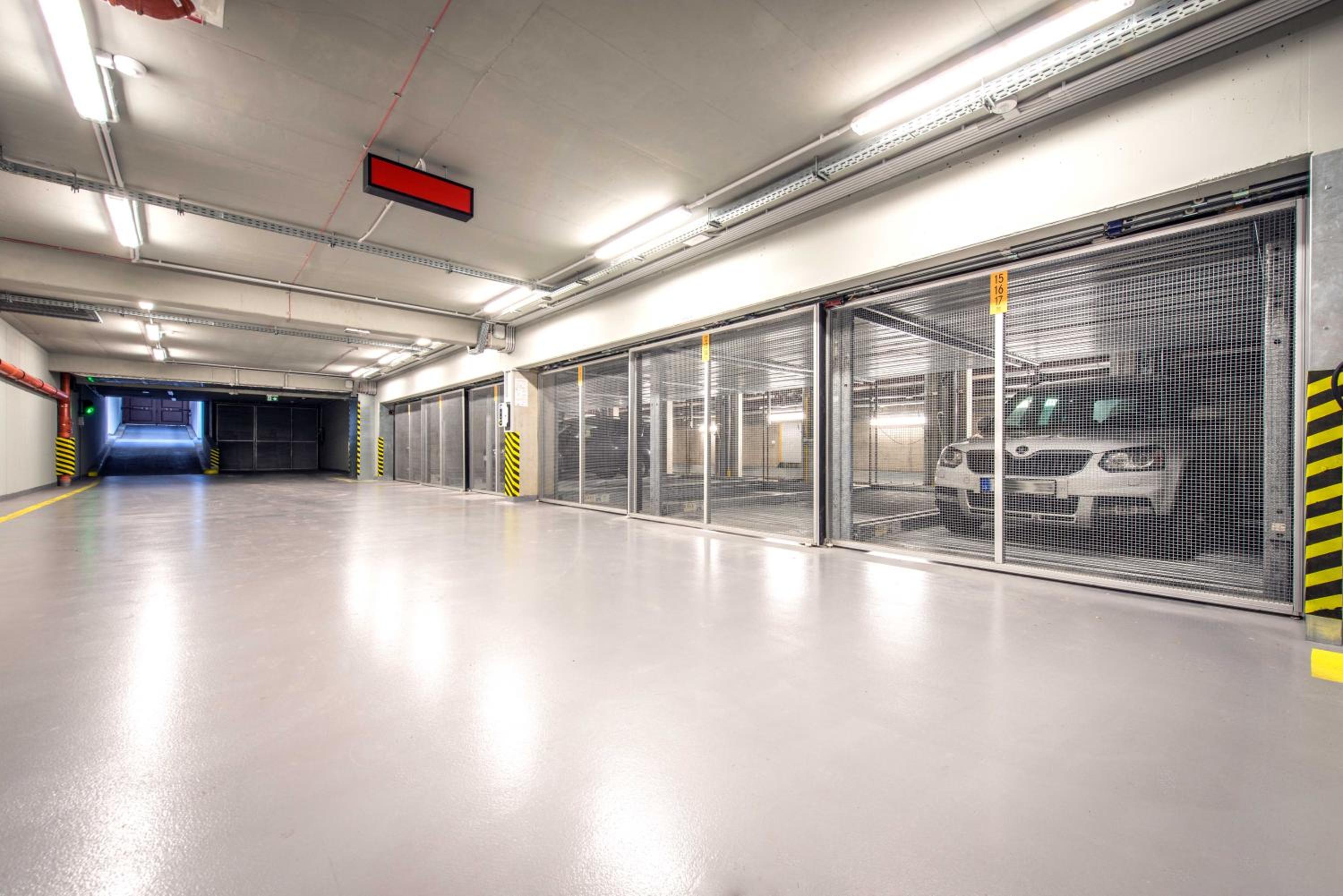Quiet & new apartment near city center with garage