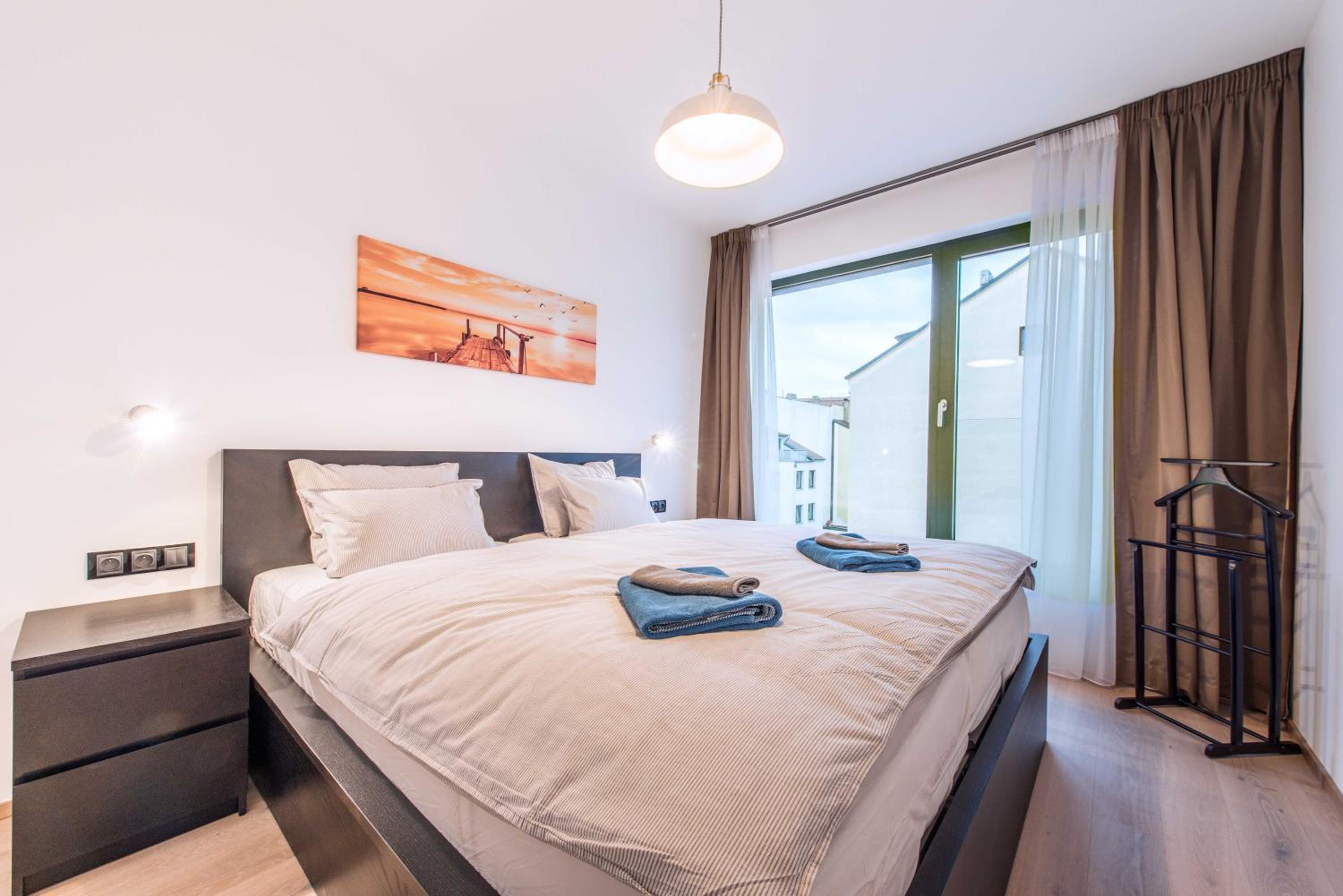 Quiet & new apartment near city center with garage