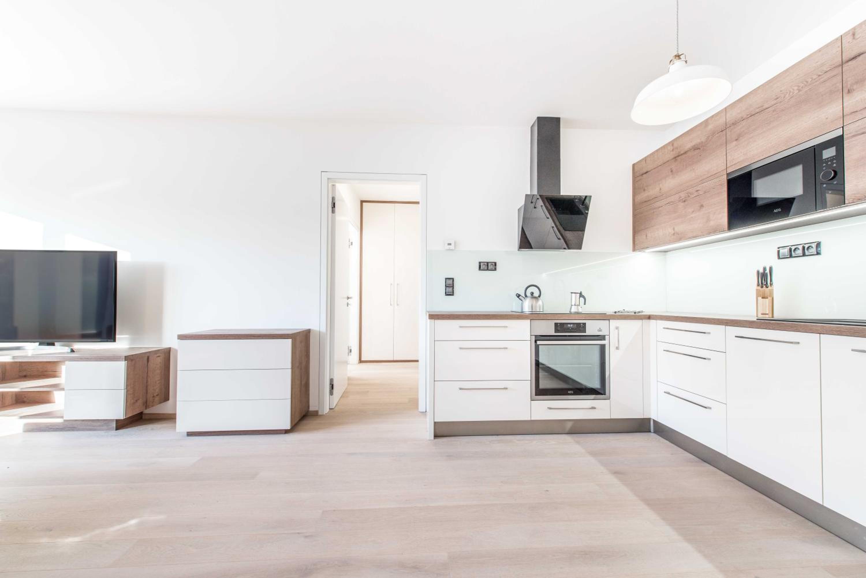 Quiet & new apartment near city center with garage