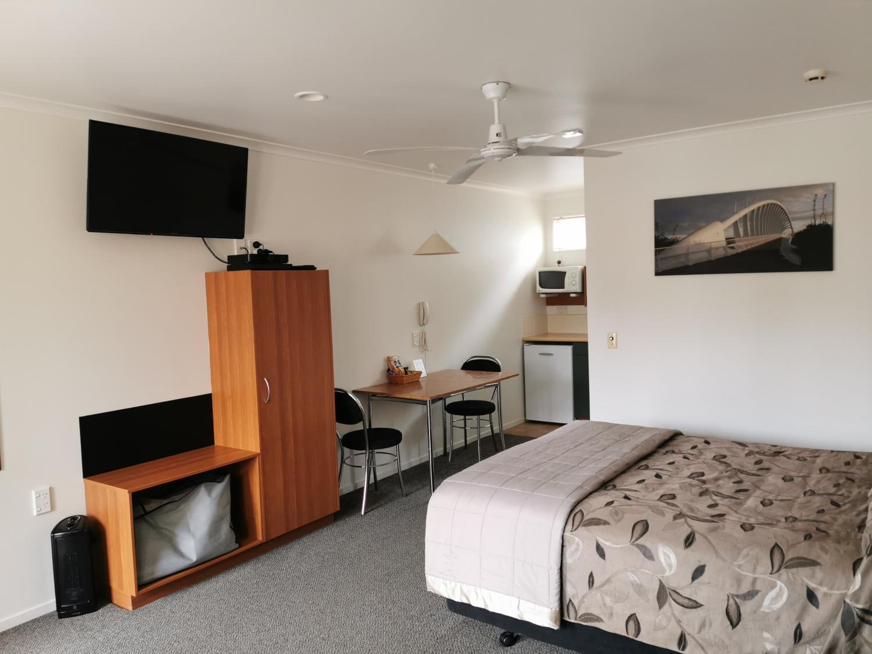 Bks Egmont Motor Lodge