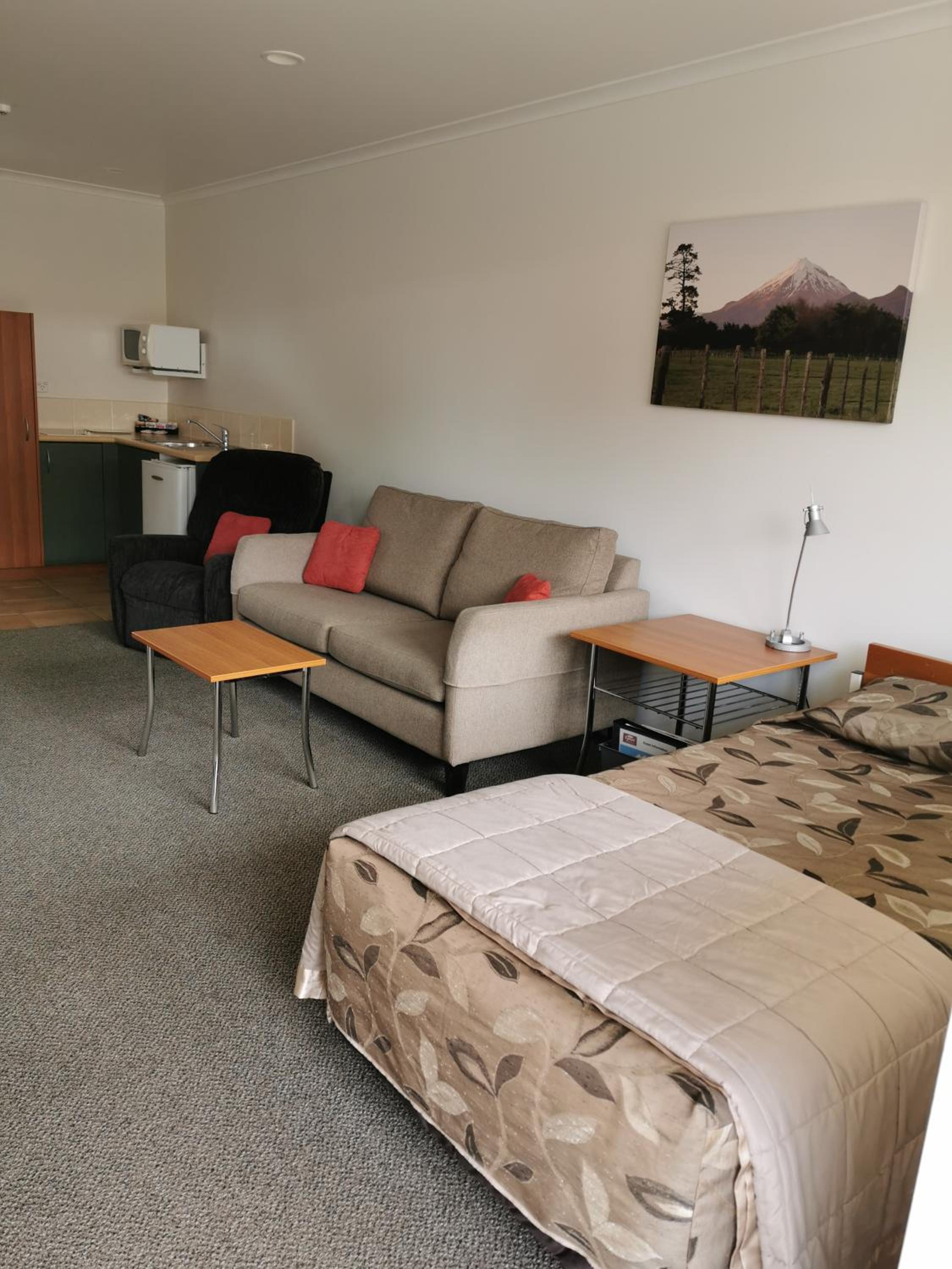 Bks Egmont Motor Lodge