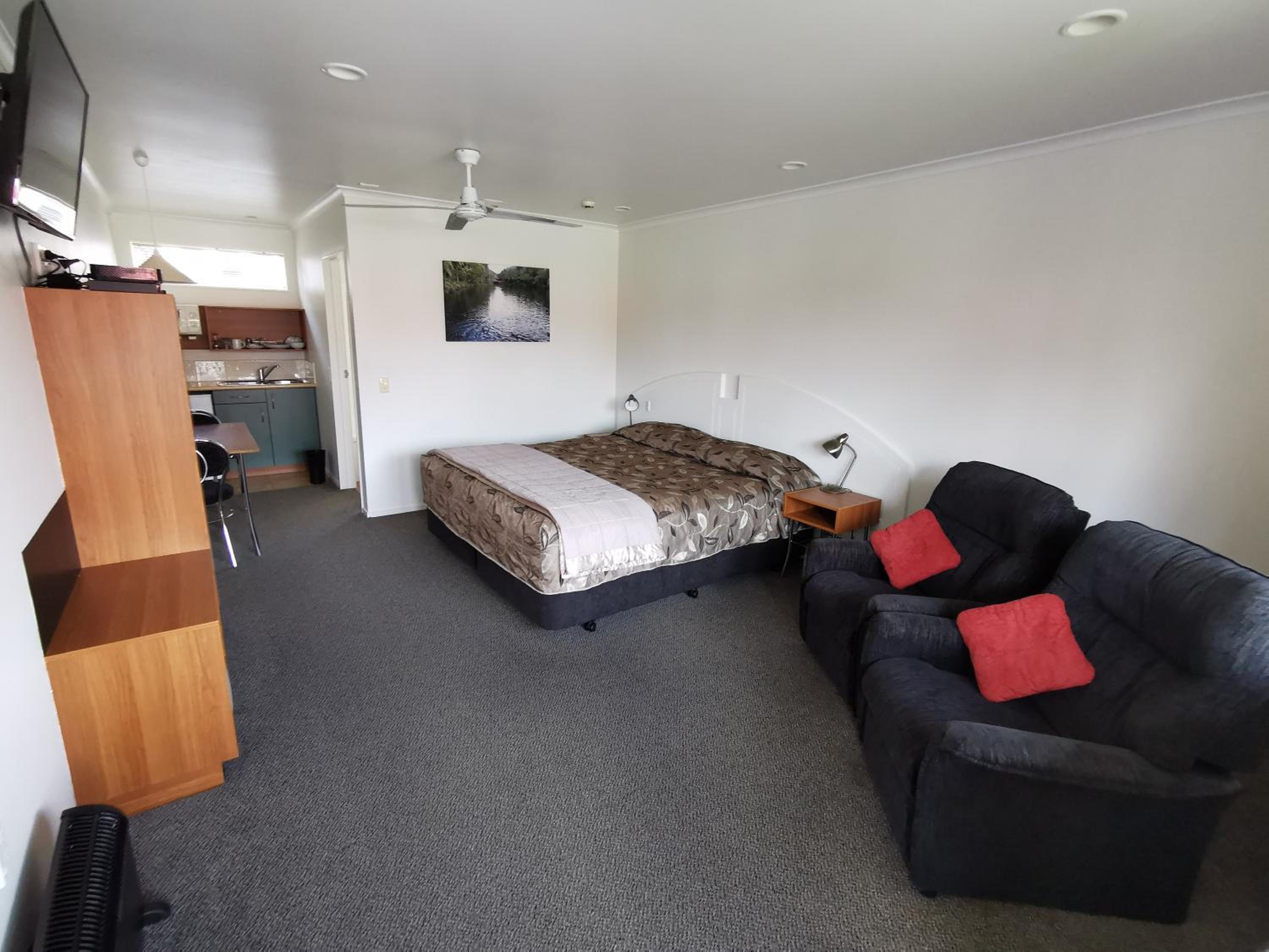 Bks Egmont Motor Lodge