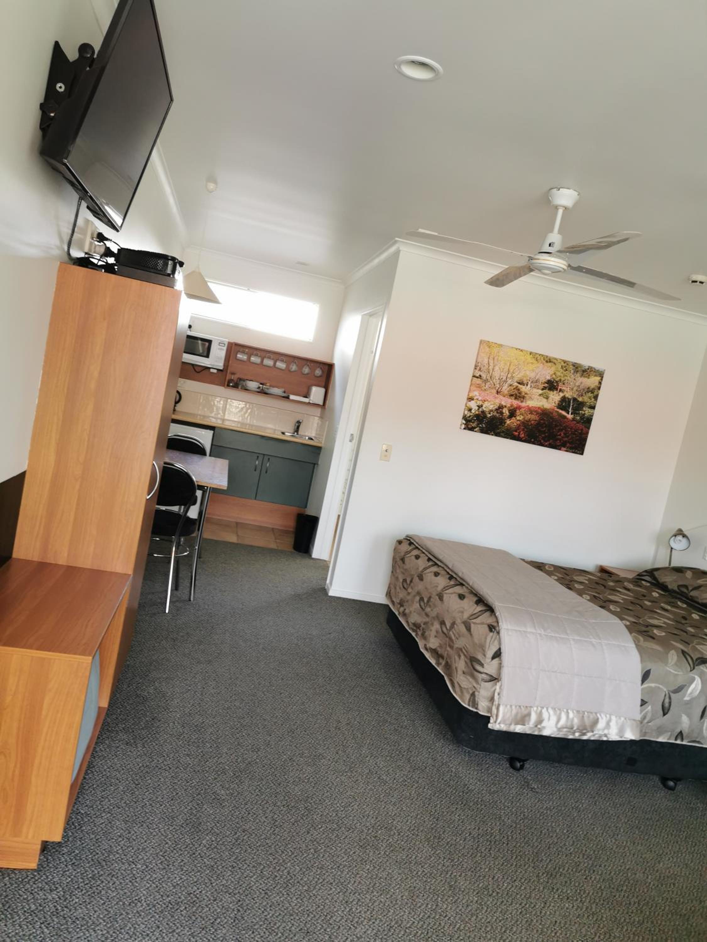 Bks Egmont Motor Lodge