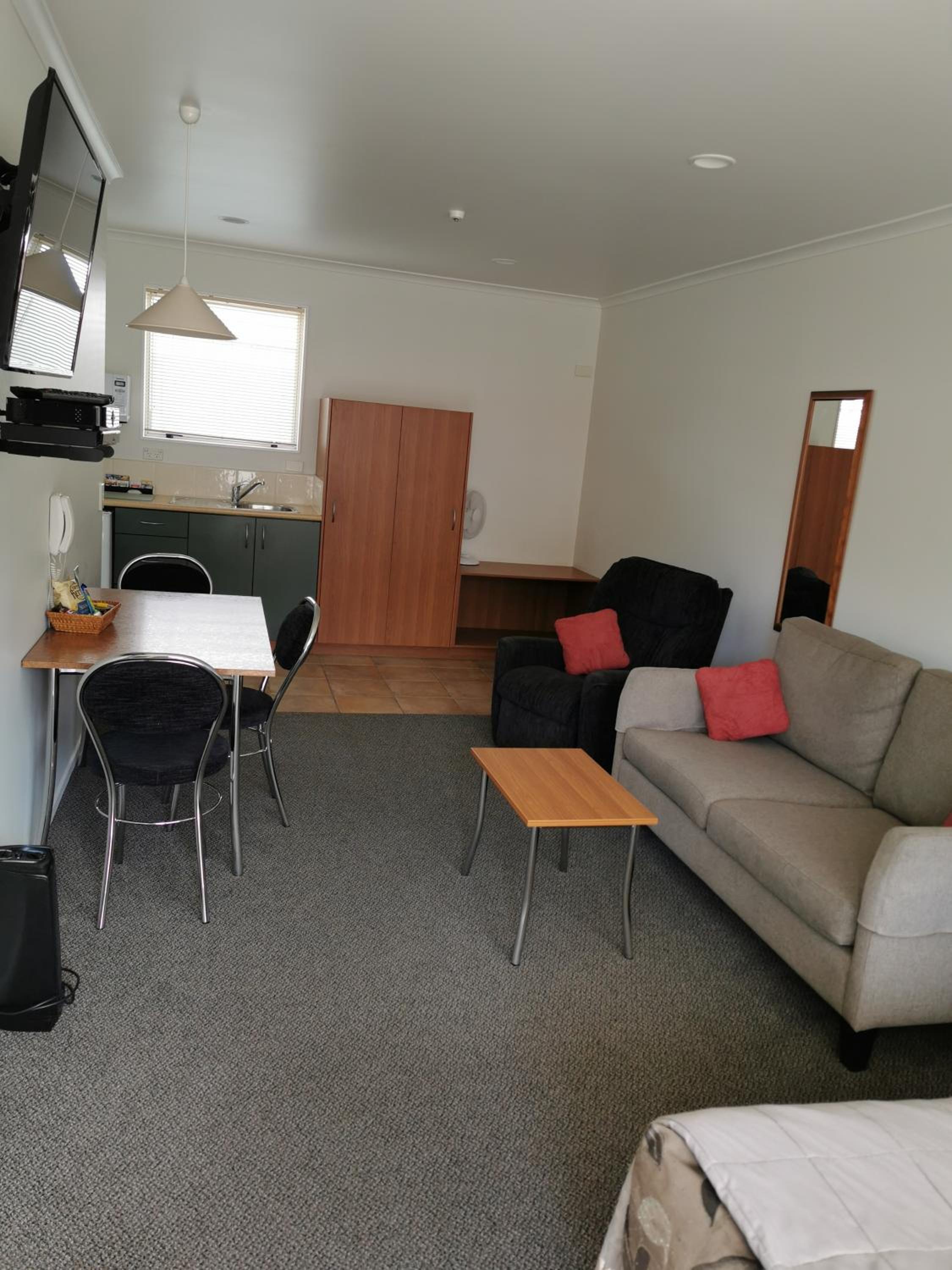 Bks Egmont Motor Lodge