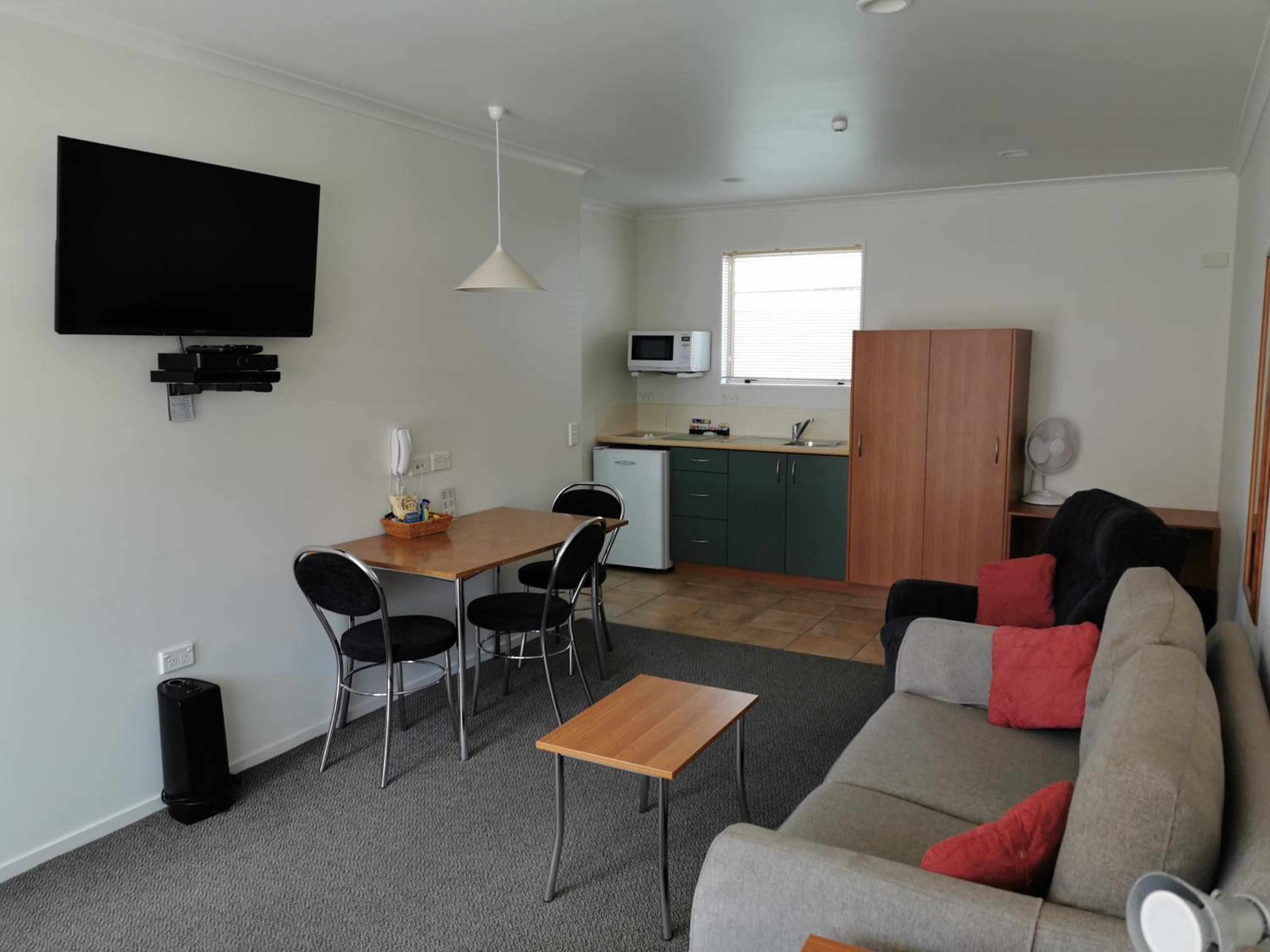 Bks Egmont Motor Lodge