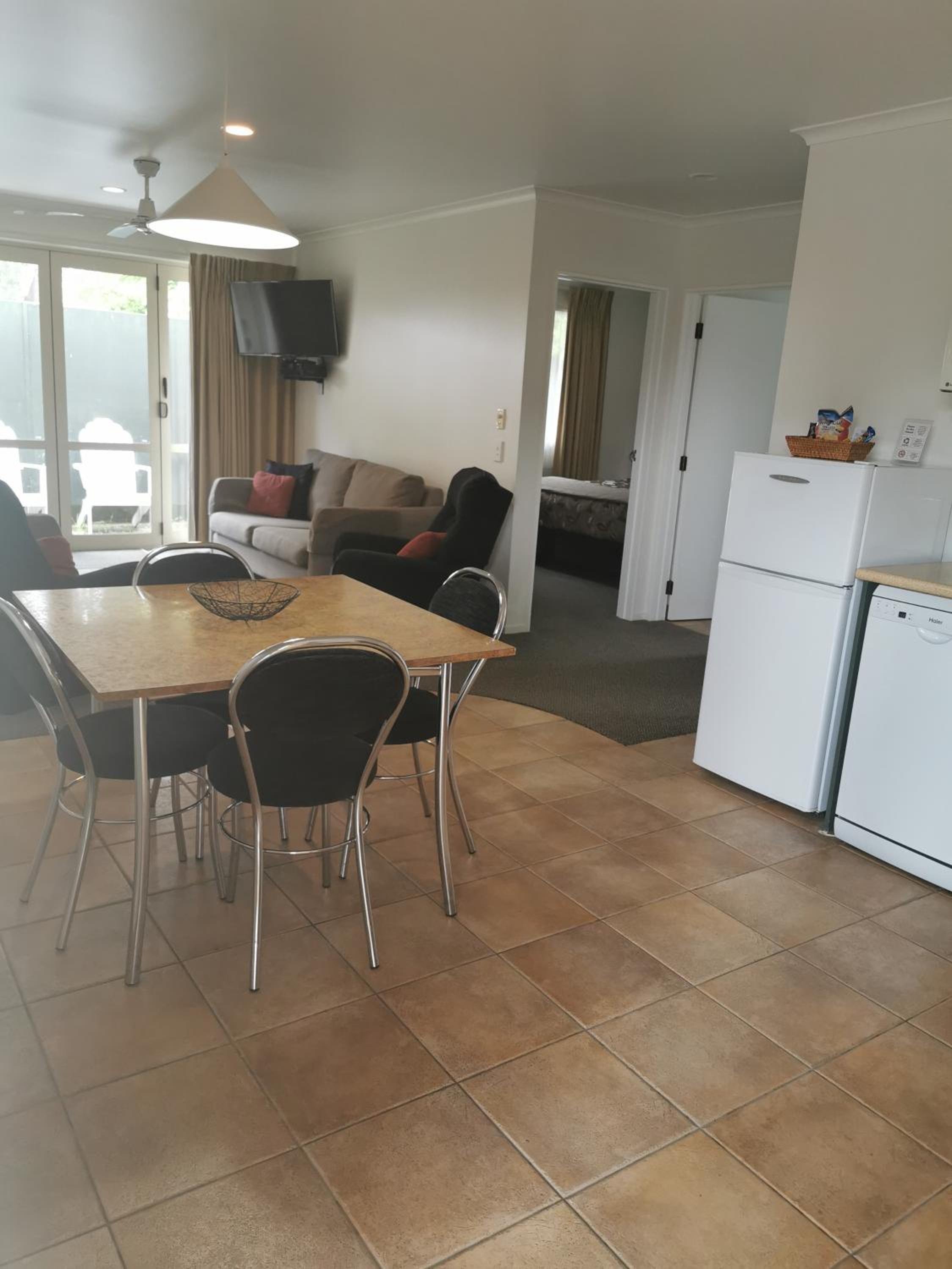 Bks Egmont Motor Lodge