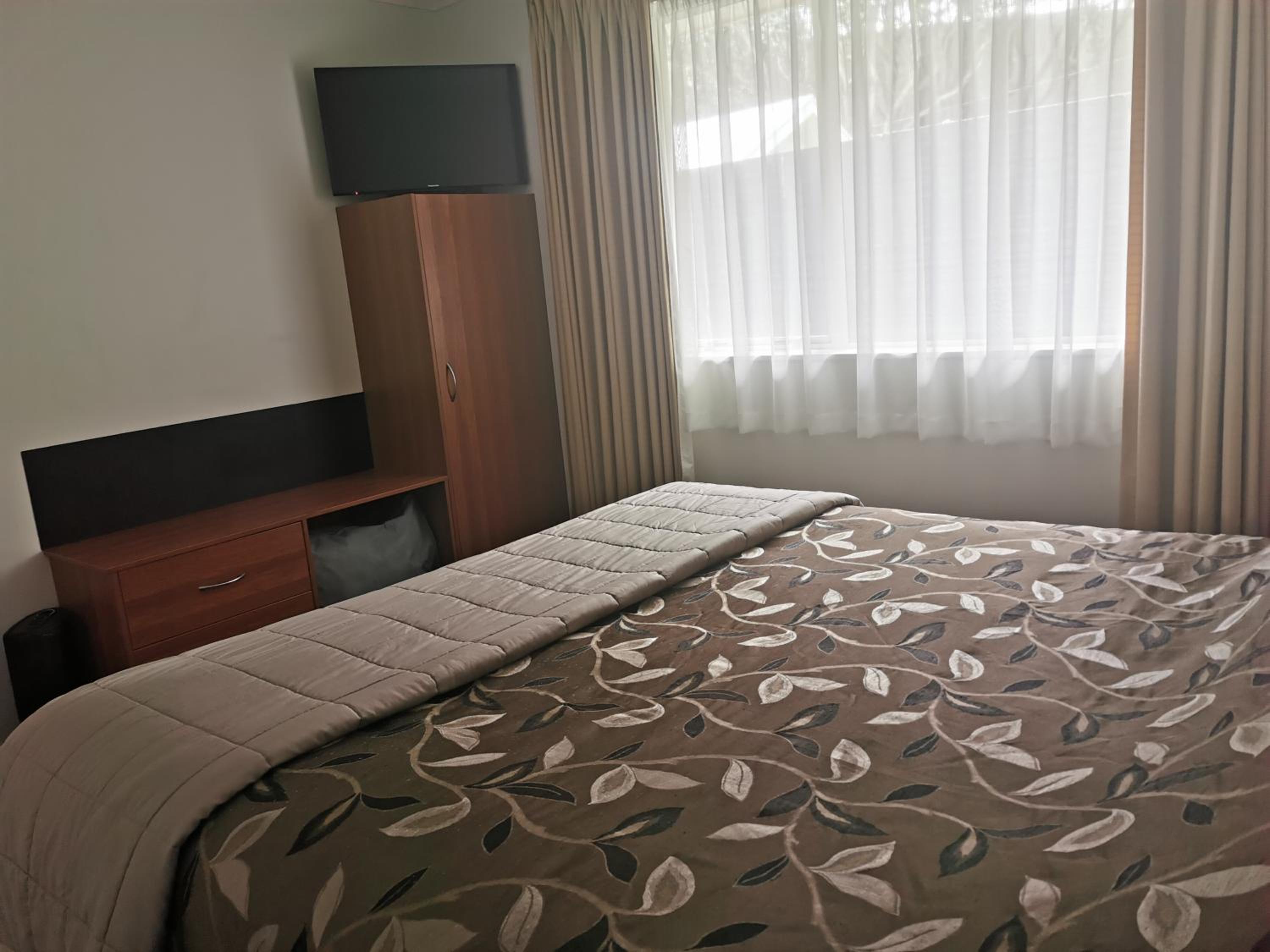 Bks Egmont Motor Lodge