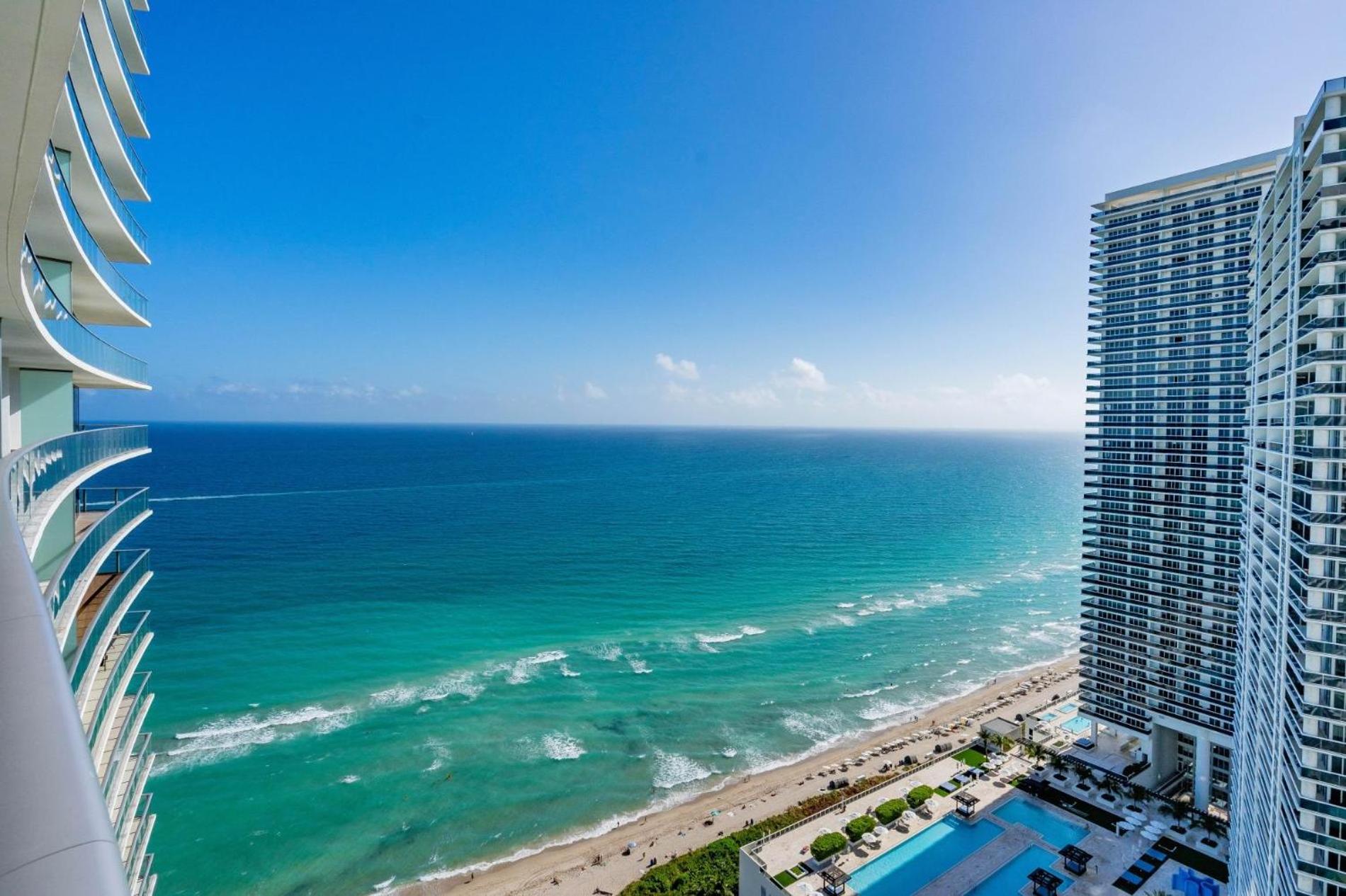 Steps from the Beach-Views from the 29th Floor