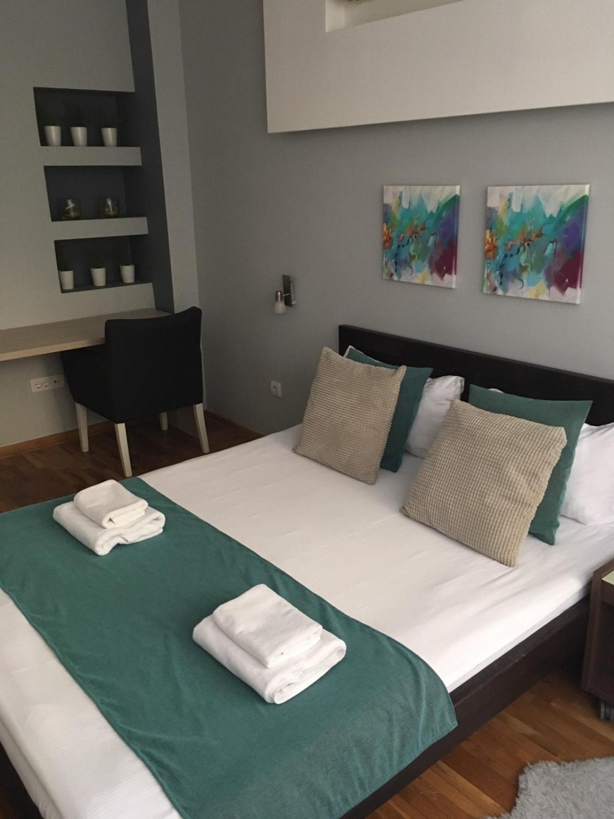 L9 Top Central Rooms and Apartments 2 view 5
