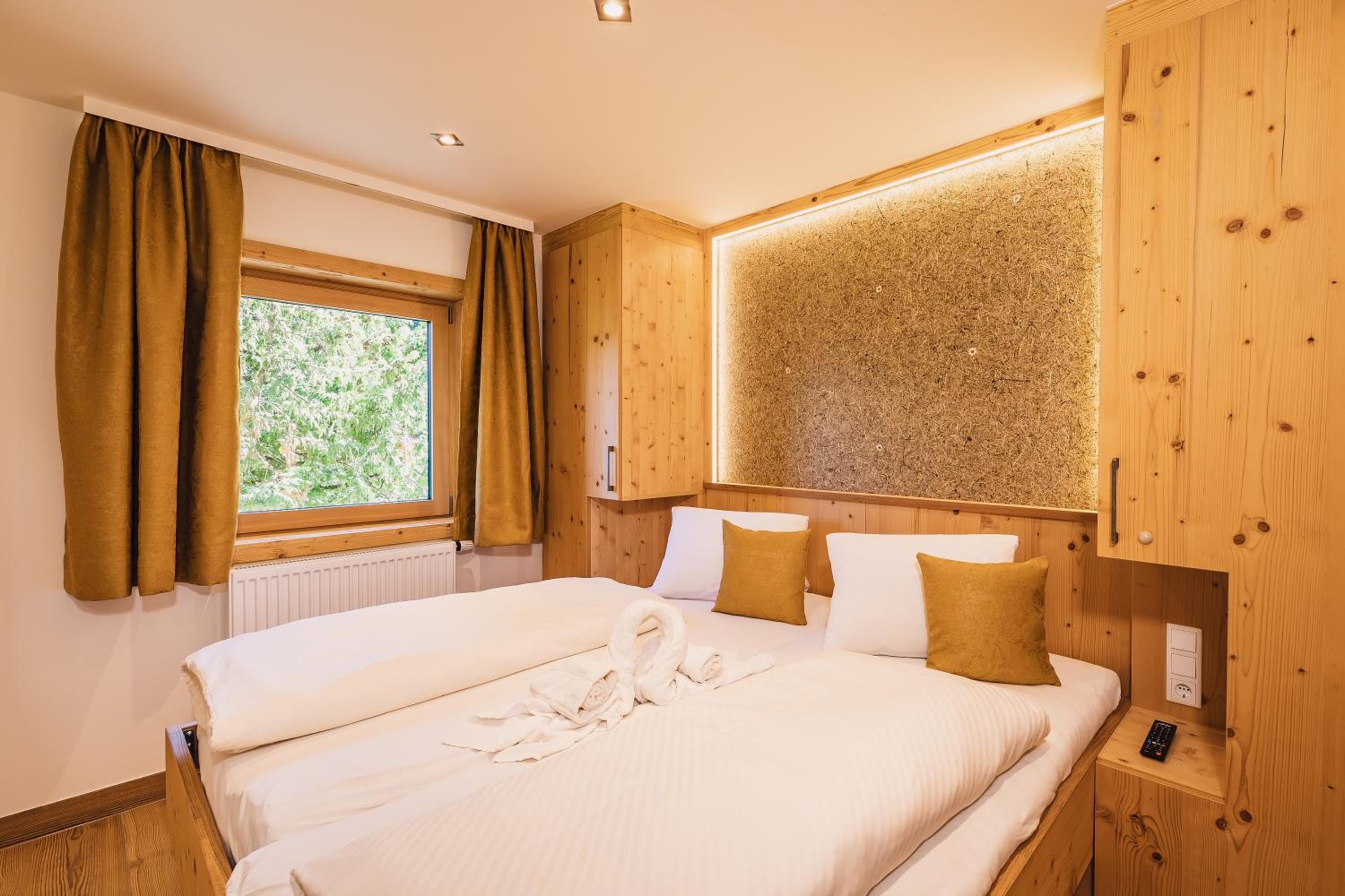 Panorama Hotel Guggenbichl - inkl Sommerkarte, einmaliger Eintritt ins Tauern Spa & bester Ausblick über Kaprun