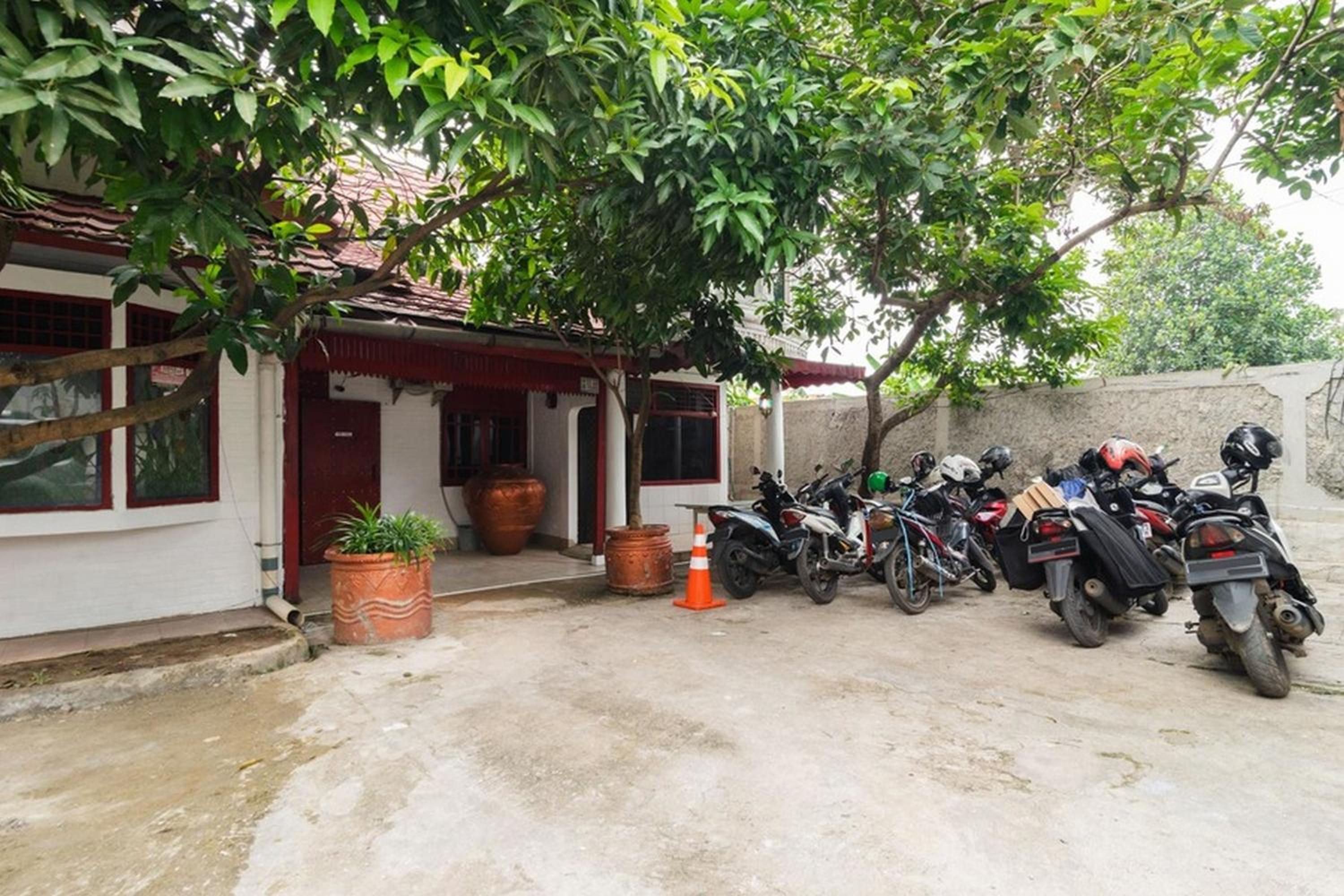 RedDoorz near Universitas Pamulang view 3