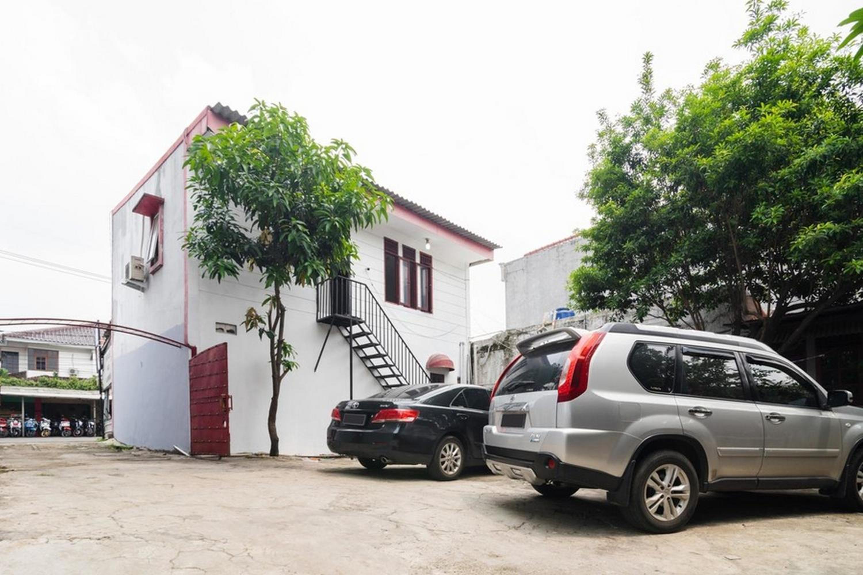 RedDoorz near Universitas Pamulang view 2