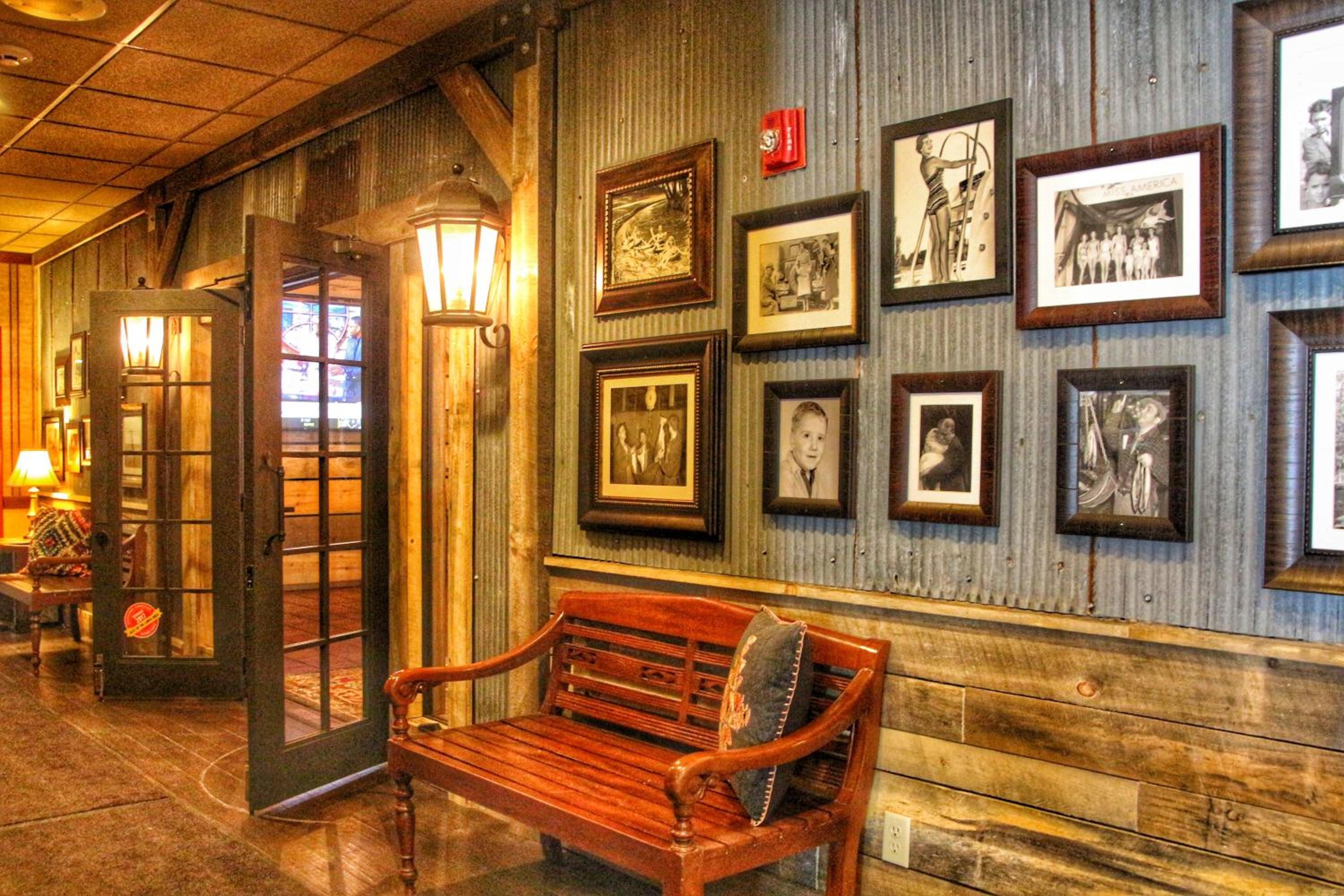 Holiday Inn Alexandria, an IHG Hotel - Property Image 2