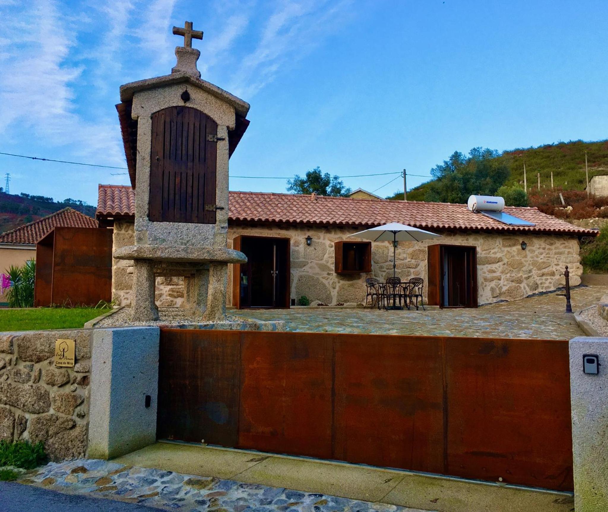 Casa da Mina - Eido do Pomar view 2