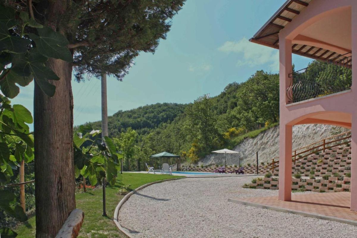 Casale La Veduta view 3