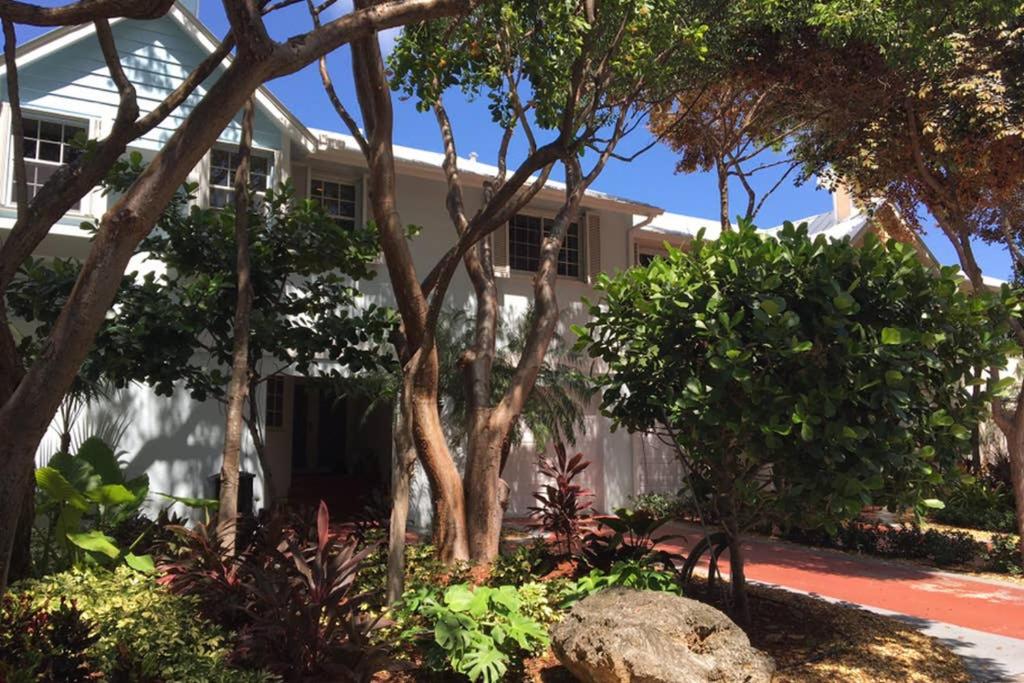 FULL TIME LIC Mgr - MODERN 4 BED 4 BATH VILLA - UPSCALE OCEANFRONT RESORT - INDOOR PICKLEBALL - SPEAKEASY! view 5