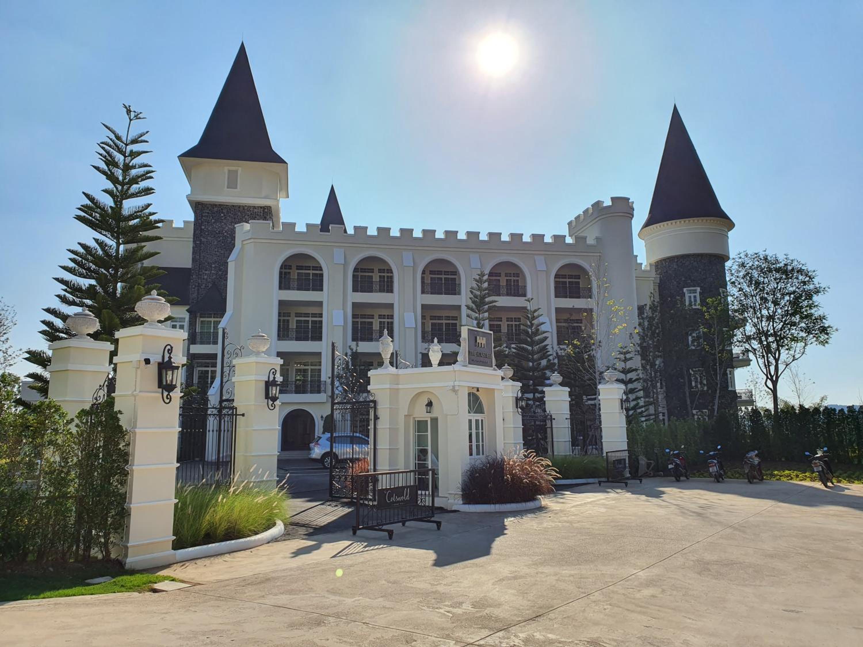 The Castell Condo by Nutthiwan room 912 and 921 view 4