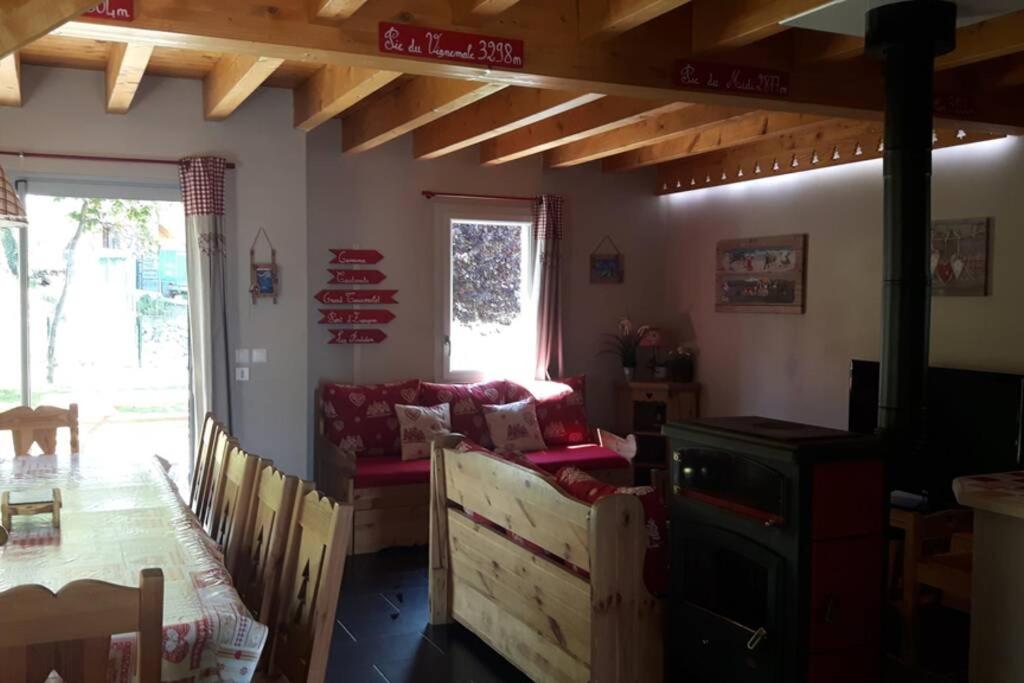 CHALET TOY view 3
