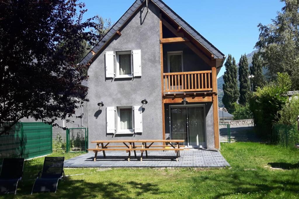 CHALET TOY view 4