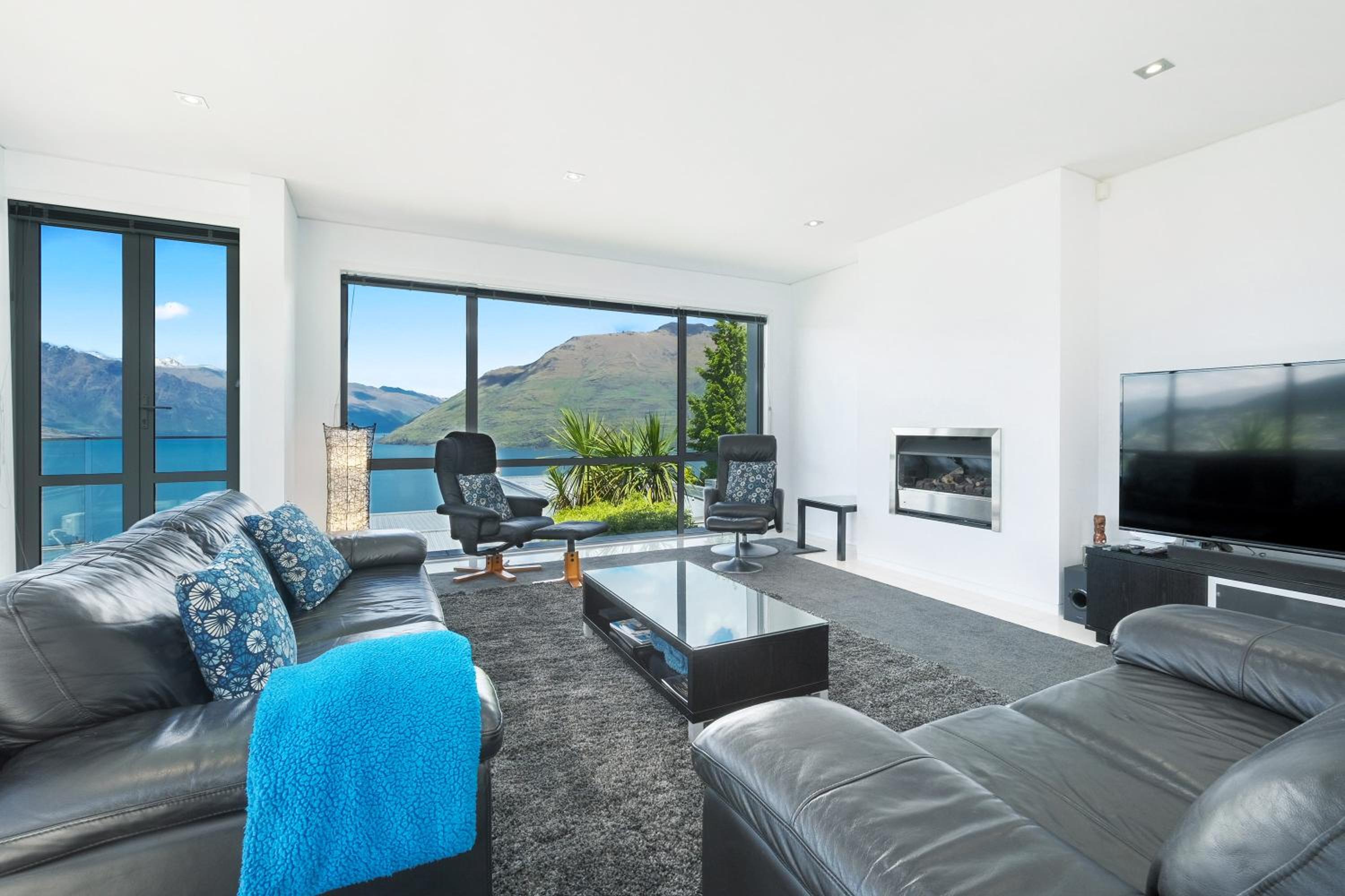 Ataahua - Lake and Mountain Views with a Hot Tub view 4