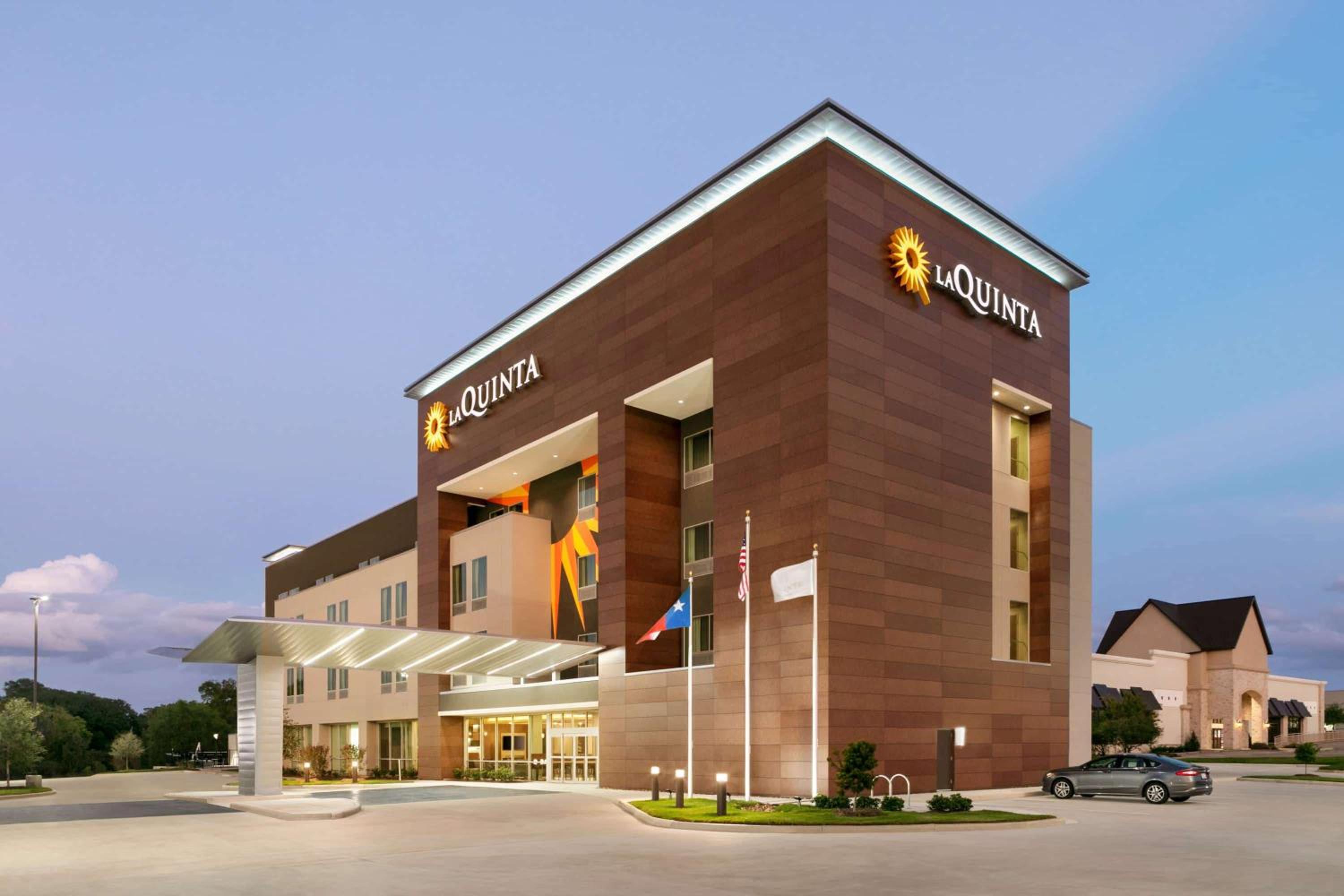 Hotel La Quinta Inn & Suites by Wyndham College Station North - Image 1