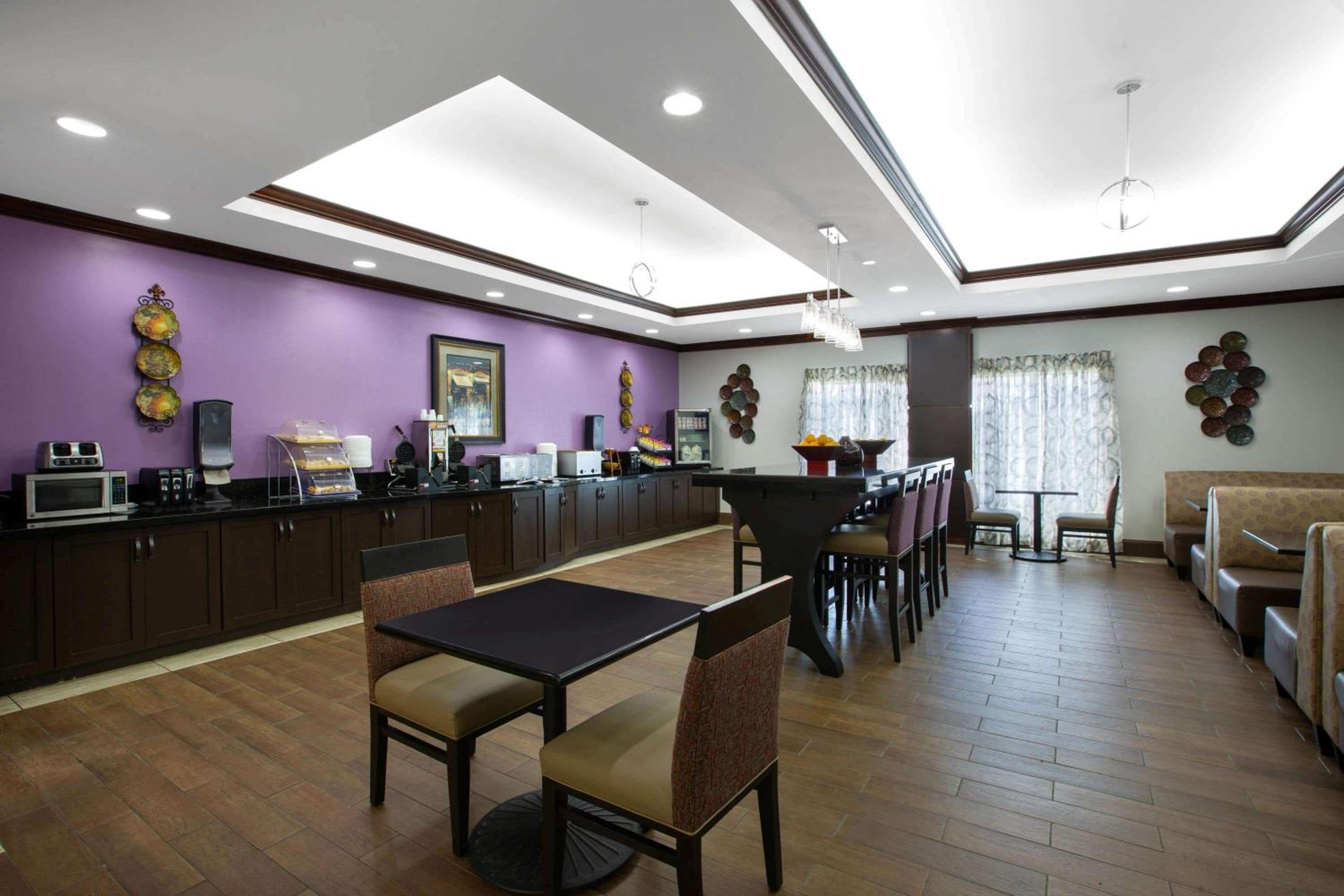 Tupelo Vacations - La Quinta by Wyndham Tupelo - Property Image 31