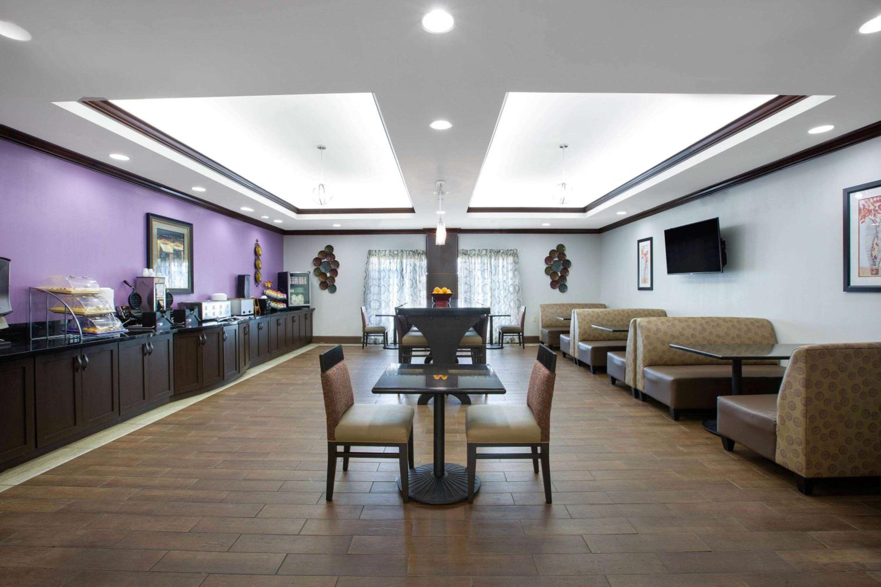 Tupelo Vacations - La Quinta by Wyndham Tupelo - Property Image 45