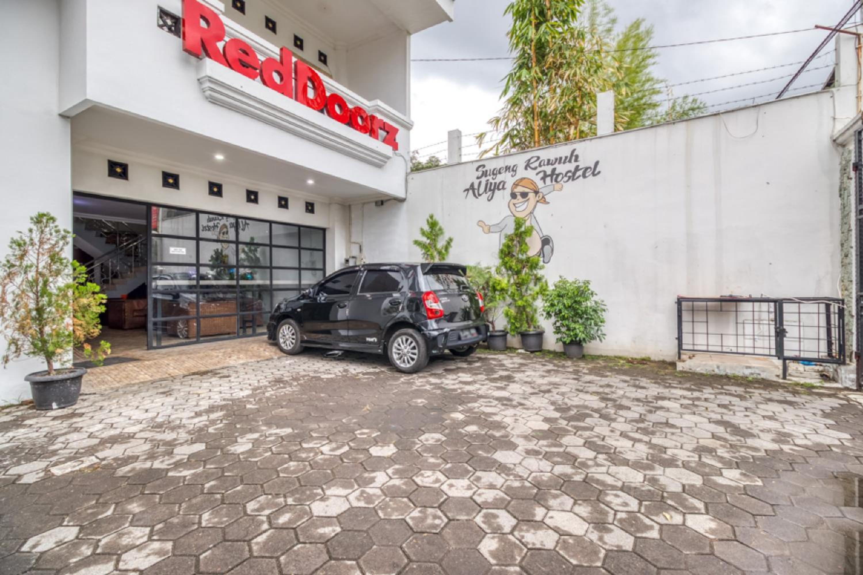 RedDoorz Hostel near Stadion Mandala Krida Yogya view 2
