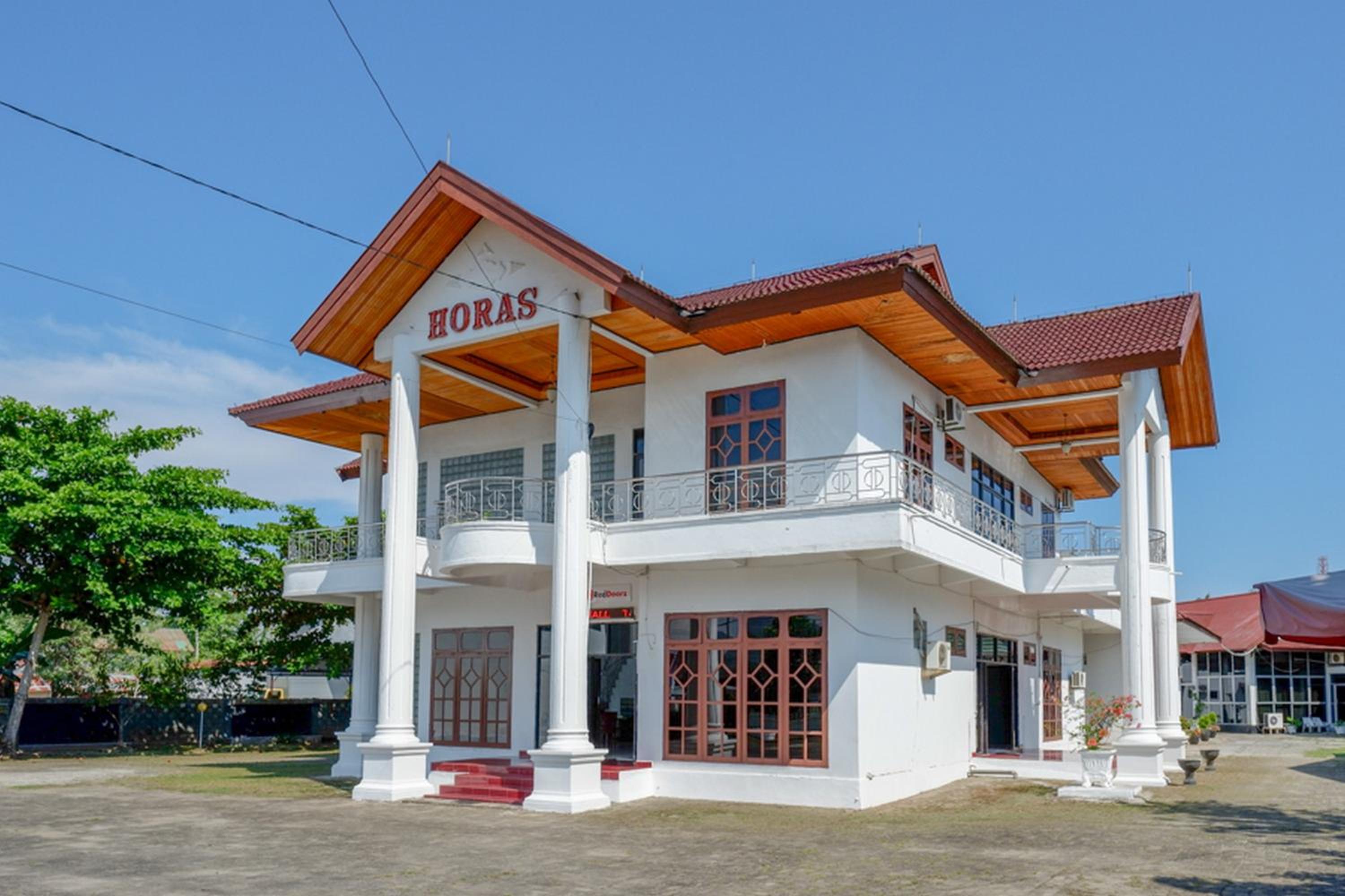RedDoorz @ Hotel Horas Palopo view 2