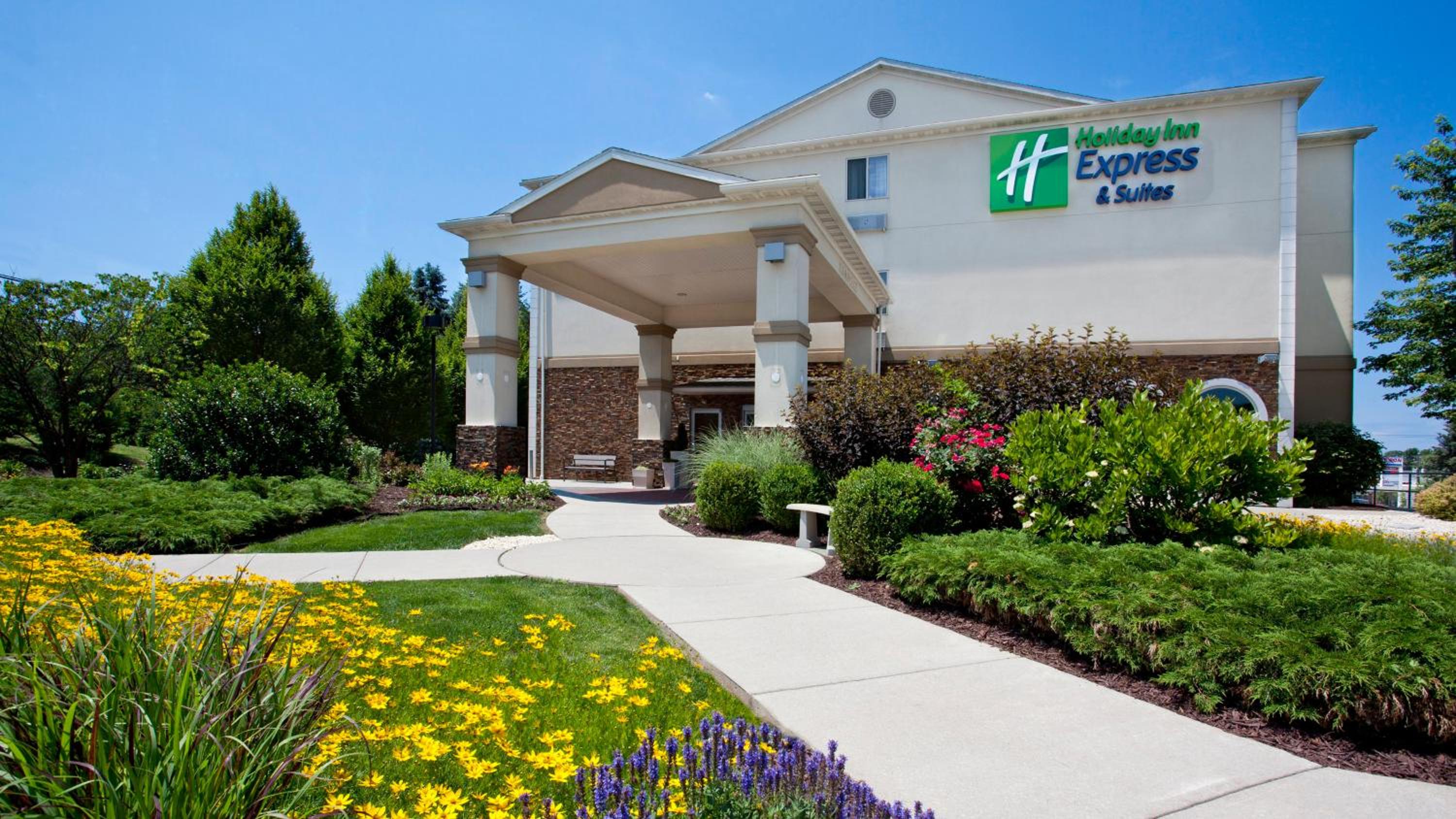 Hotel Holiday Inn Express and Suites Allentown West, an IHG Hotel - Image 1