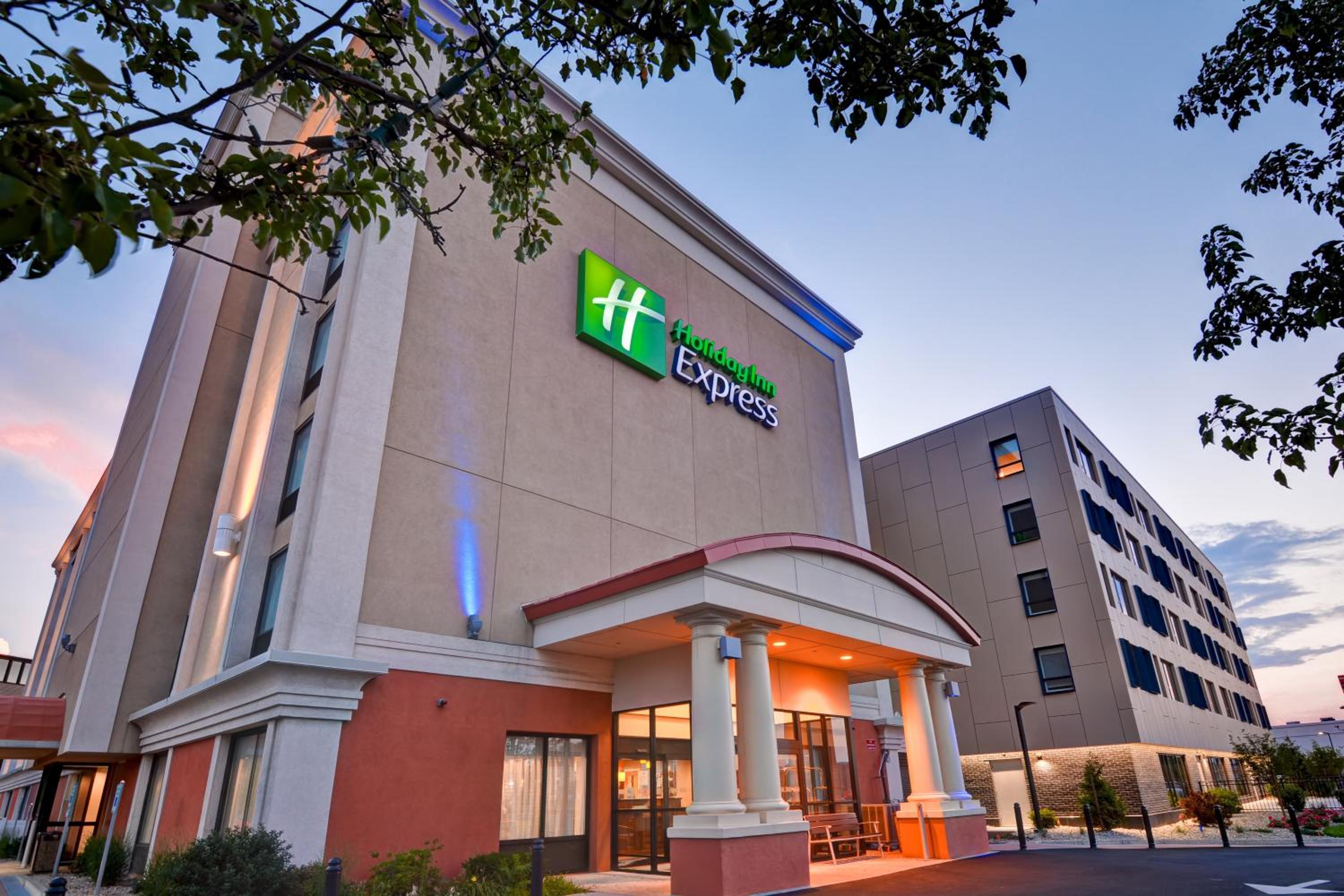 Hotel Holiday Inn Express Boston By Ihg