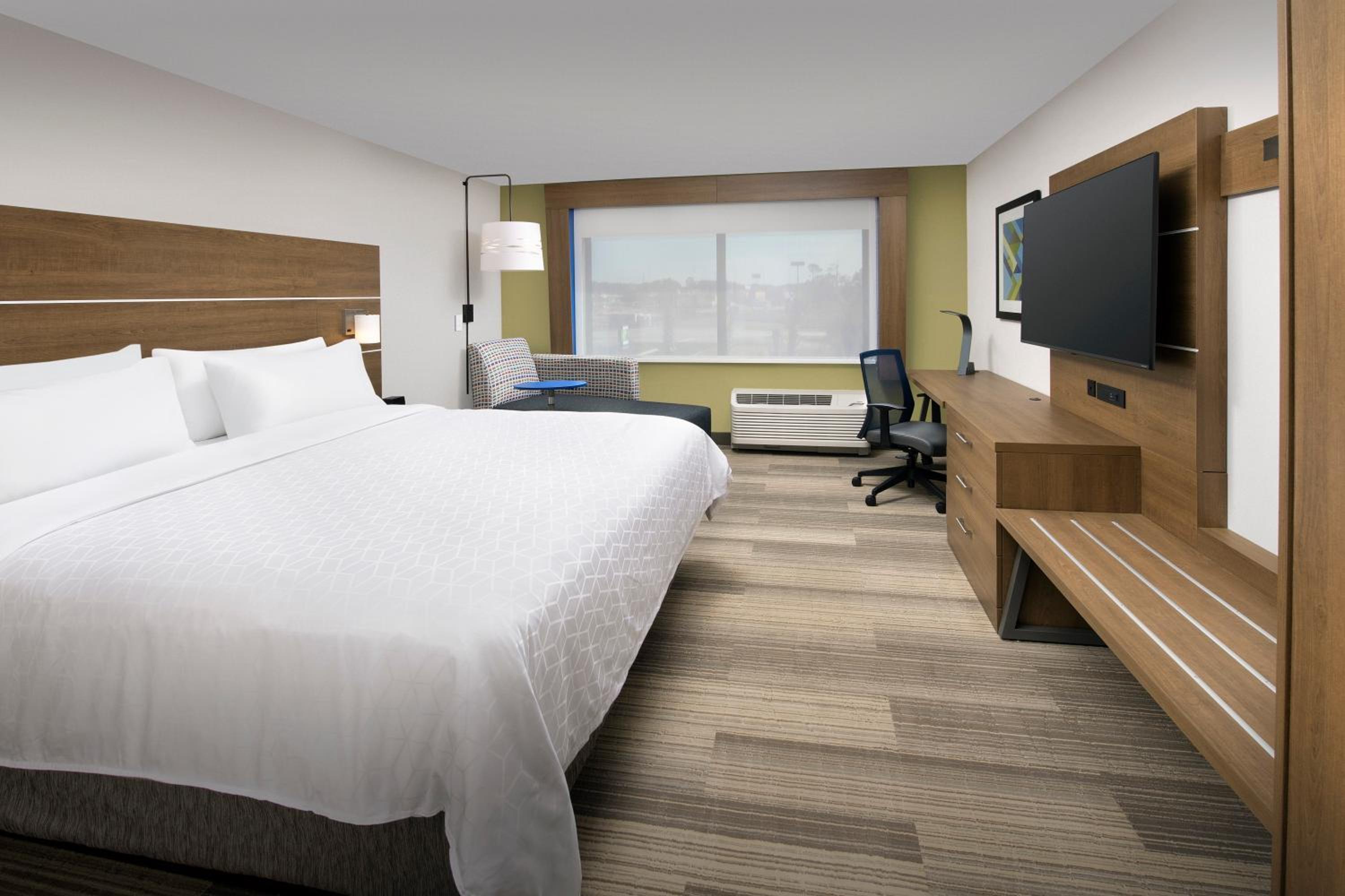 Kingsland Vacations - Holiday Inn Express Suites Kingsland I-95-Naval Base Area, an IHG Hotel - Property Image 49