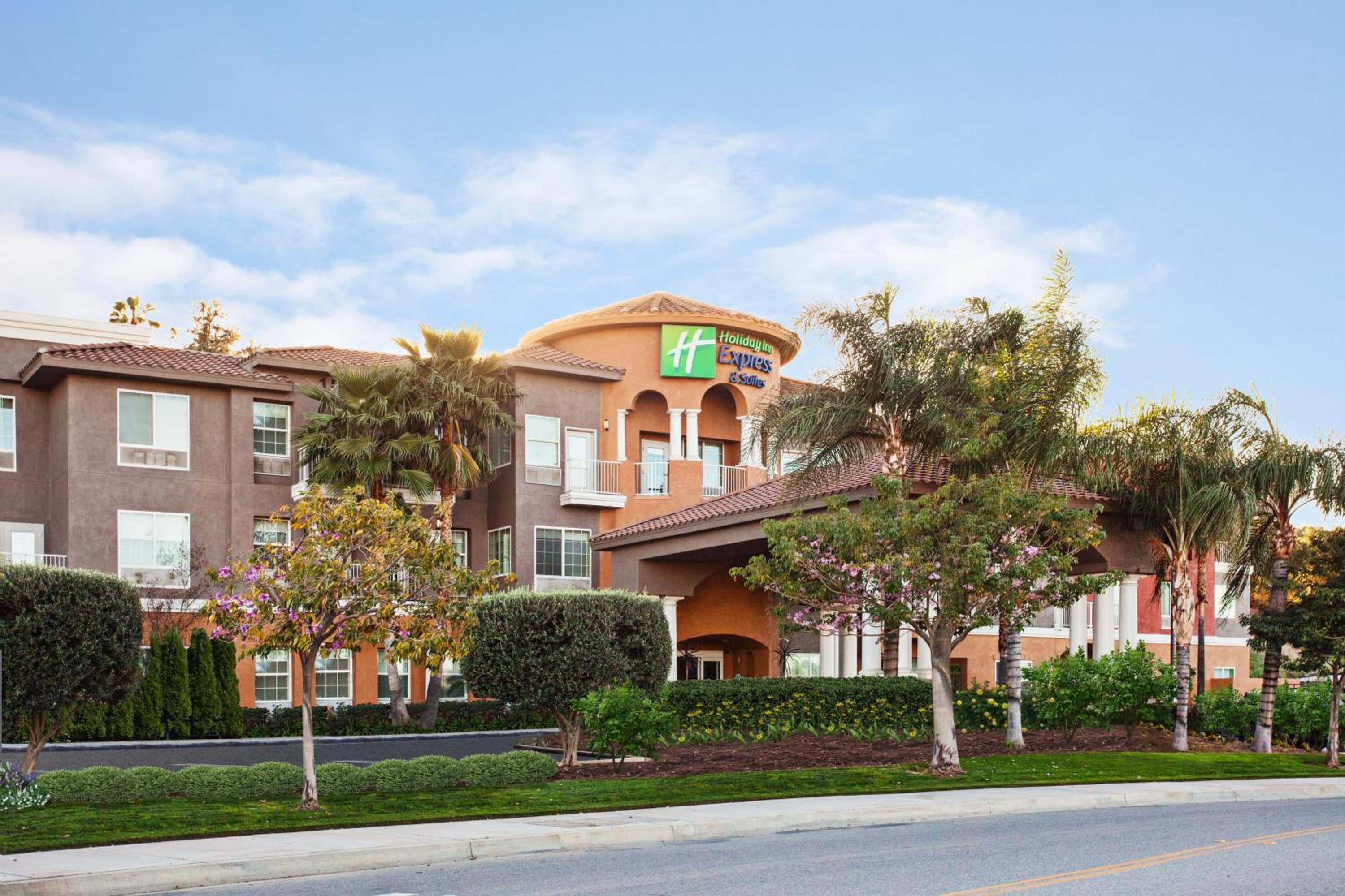 Hotel Holiday Inn Express & Suites Corona By Ihg