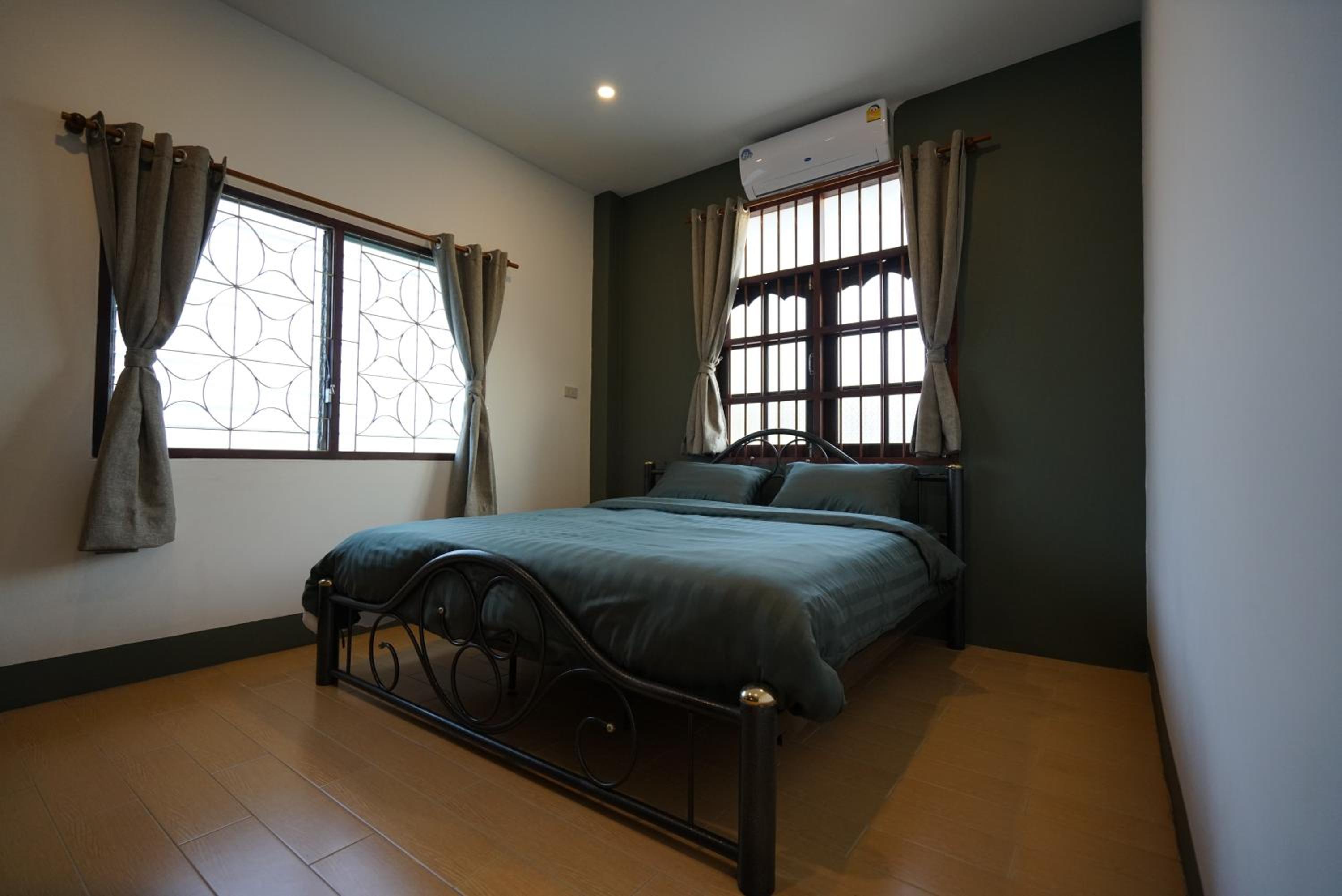 Niece Hostel Phuket - Bangtao Beach