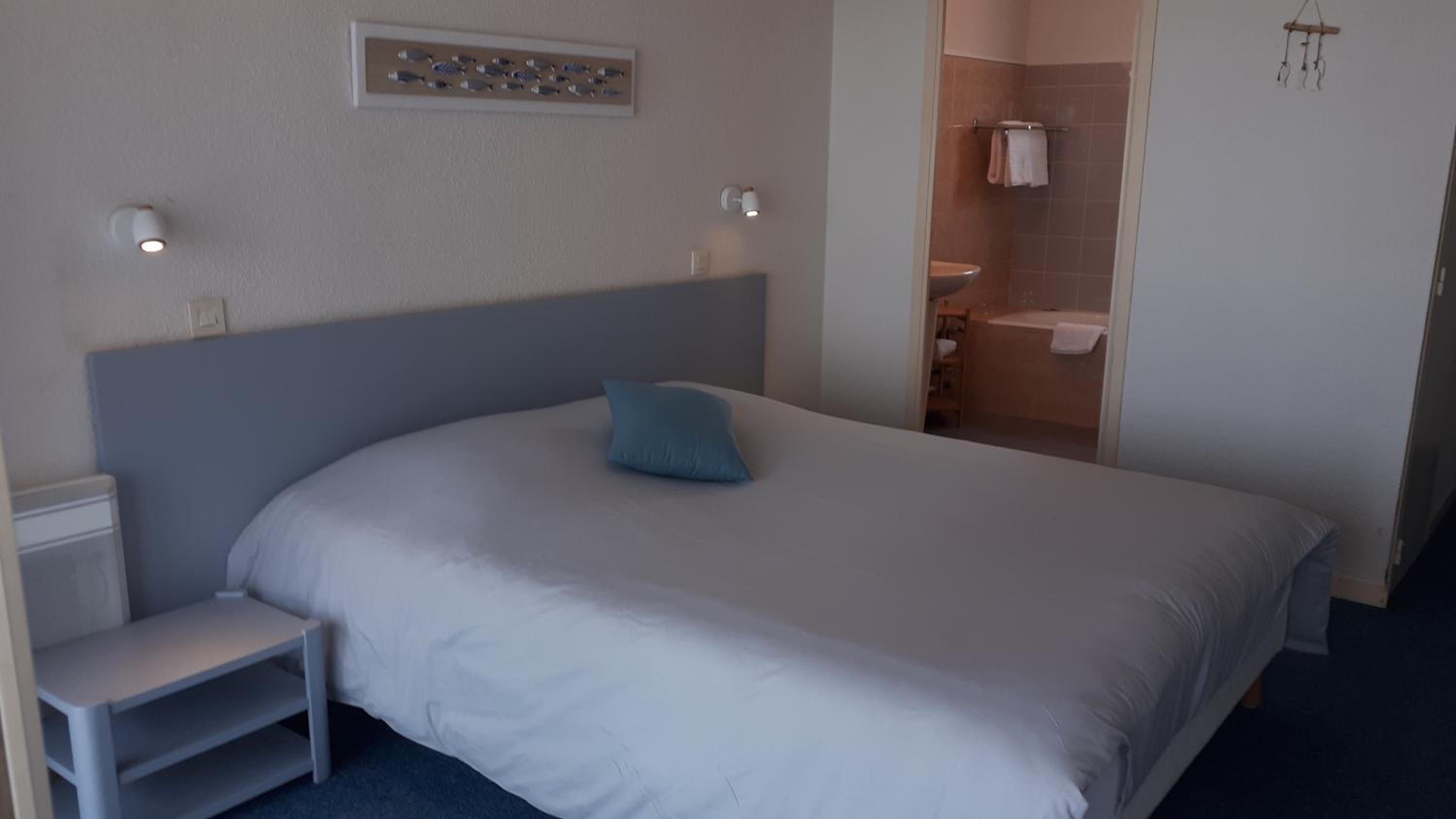 Hôtel du Port Bar Restaurant en Sarzeau — hotel room
