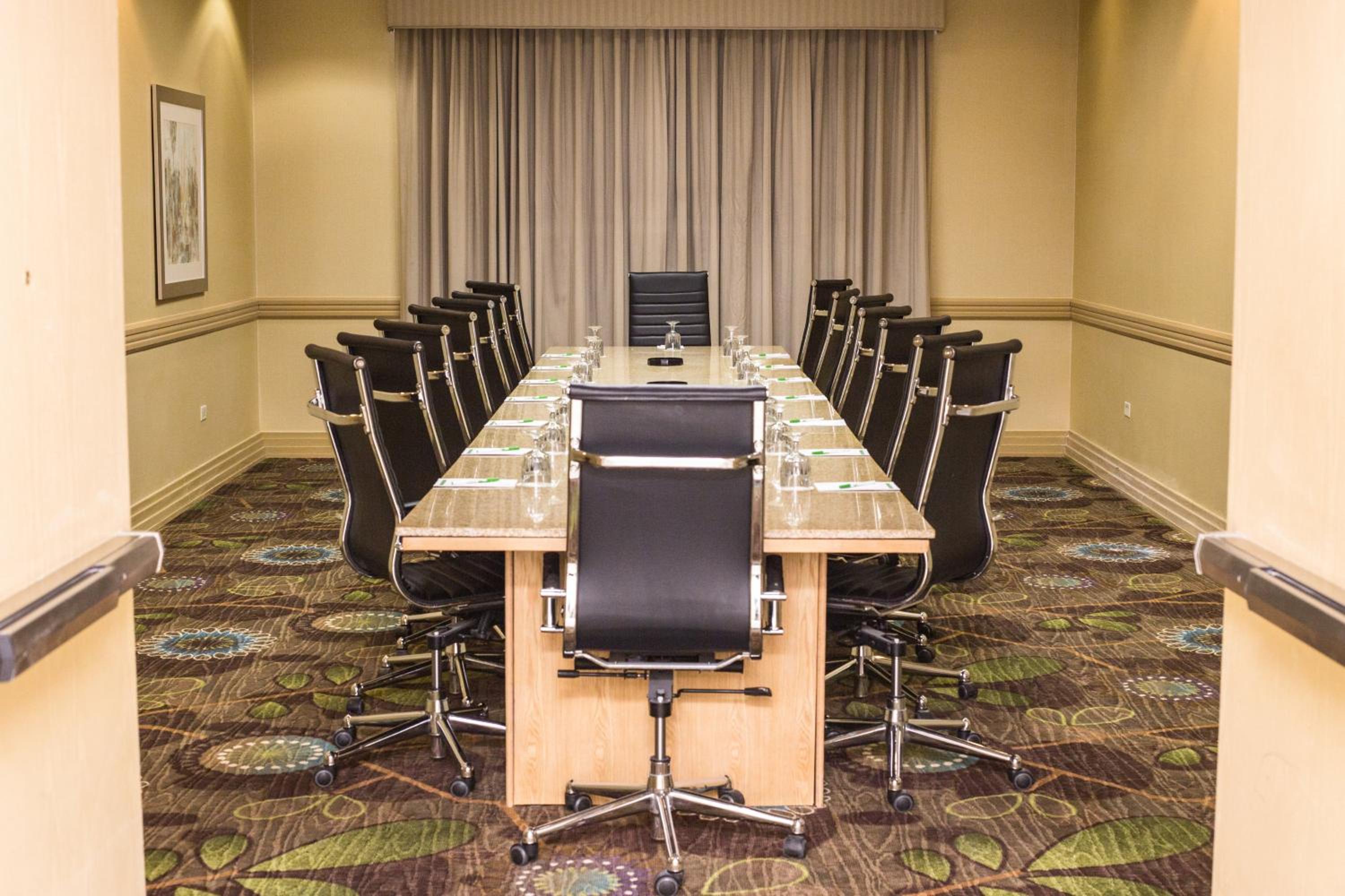 Bolingbrook Vacations - Holiday Inn Suites Bolingbrook, an IHG Hotel - Property Image 30