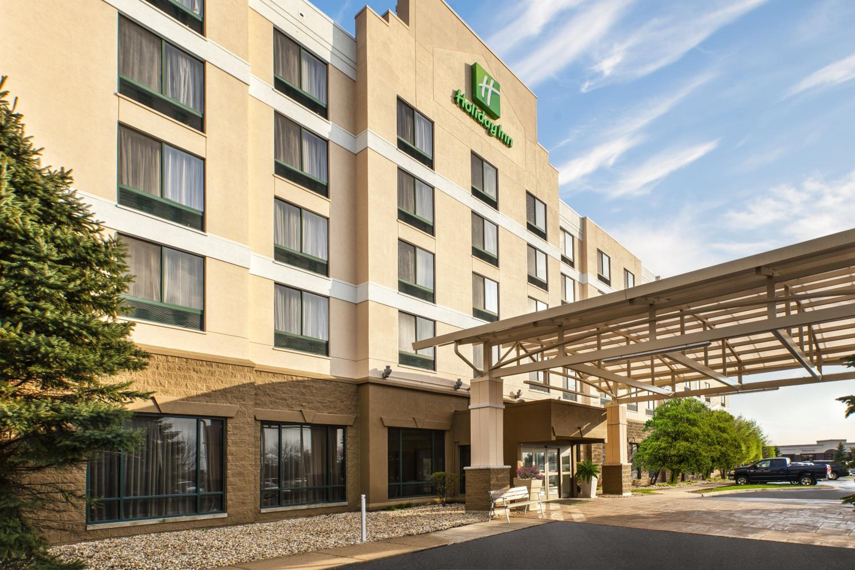Bolingbrook Vacations - Holiday Inn  Suites Bolingbrook, an IHG Hotel - Property Image 6