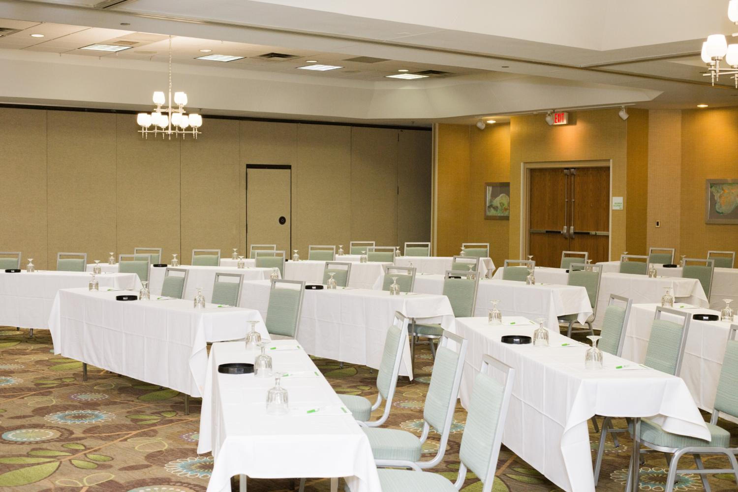 Bolingbrook Vacations - Holiday Inn Suites Bolingbrook, an IHG Hotel - Property Image 13