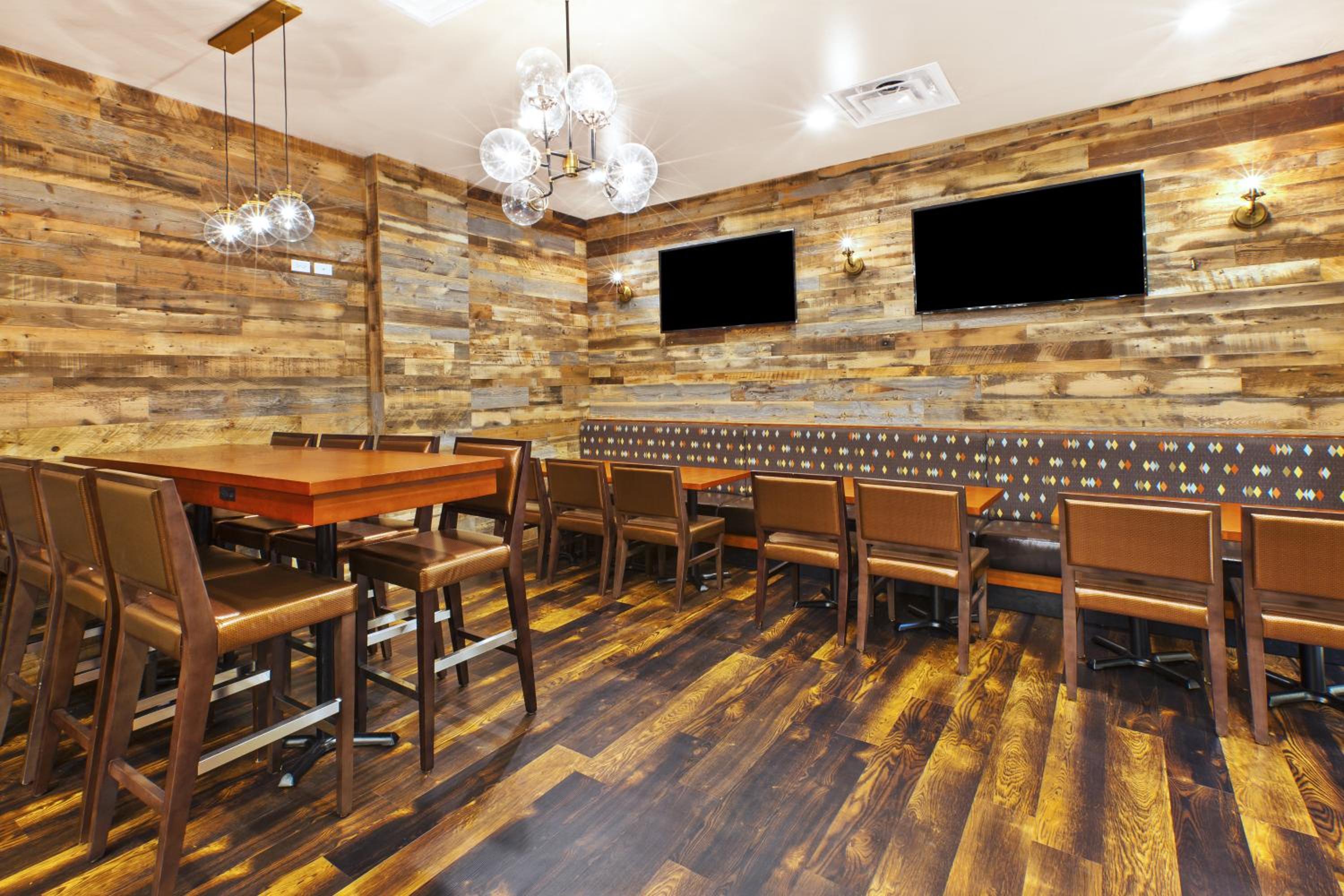 Bolingbrook Vacations - Holiday Inn Suites Bolingbrook, an IHG Hotel - Property Image 17