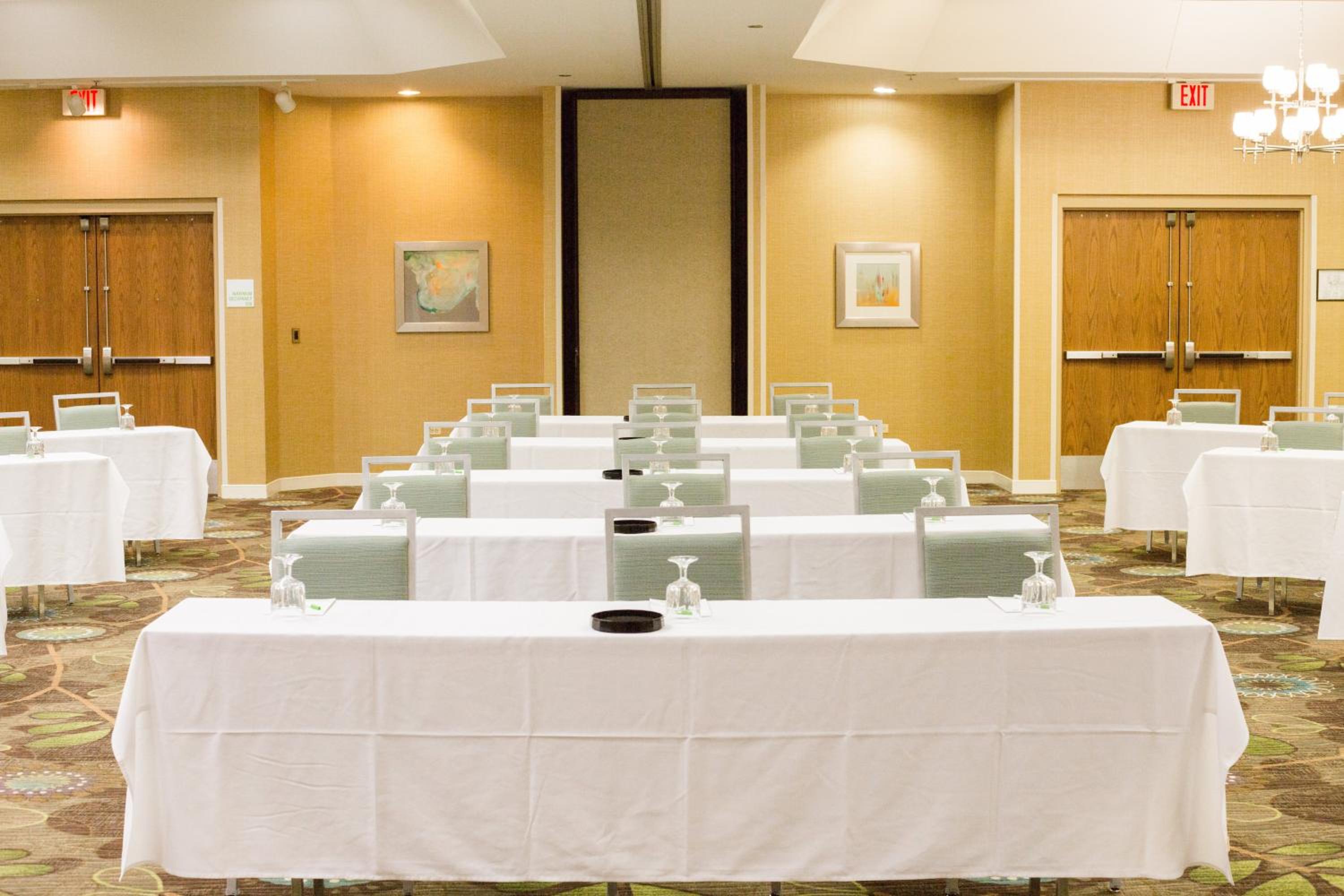 Bolingbrook Vacations - Holiday Inn Suites Bolingbrook, an IHG Hotel - Property Image 14