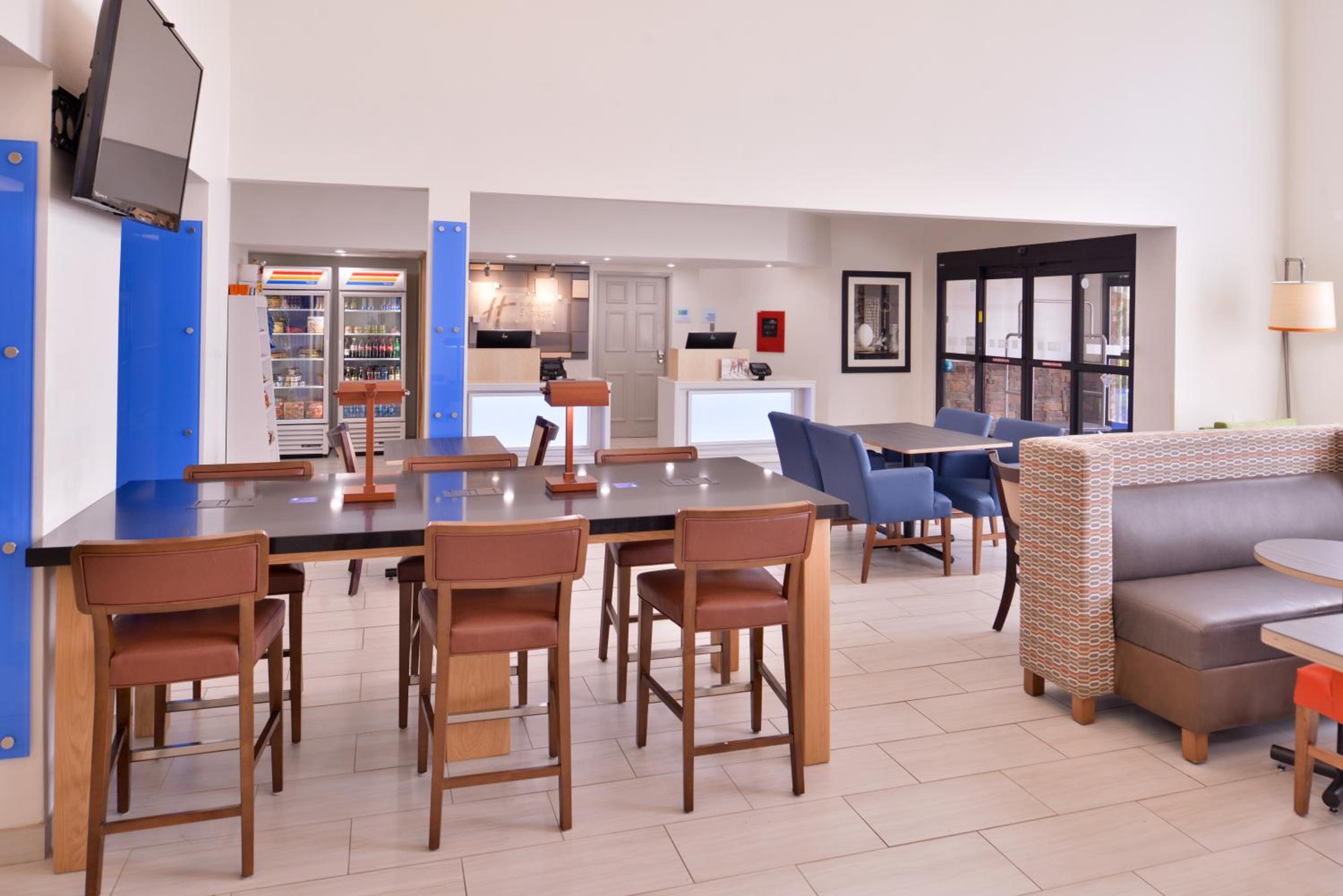 Farmington Vacations - Holiday Inn Express Hotel  Suites Farmington, an IHG Hotel - Property Image 4