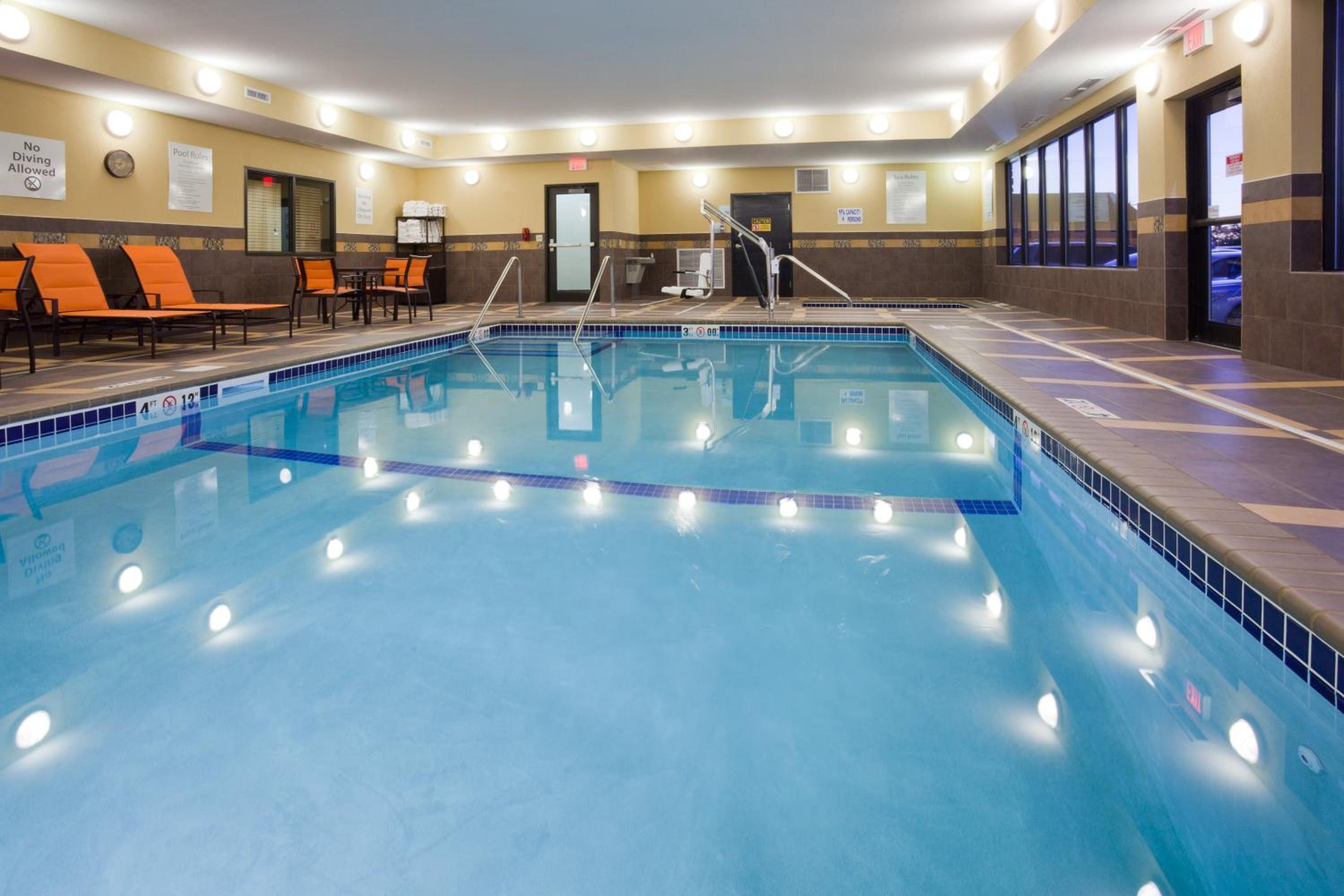 Holiday Inn Express & Suites Fort Dodge by IHG