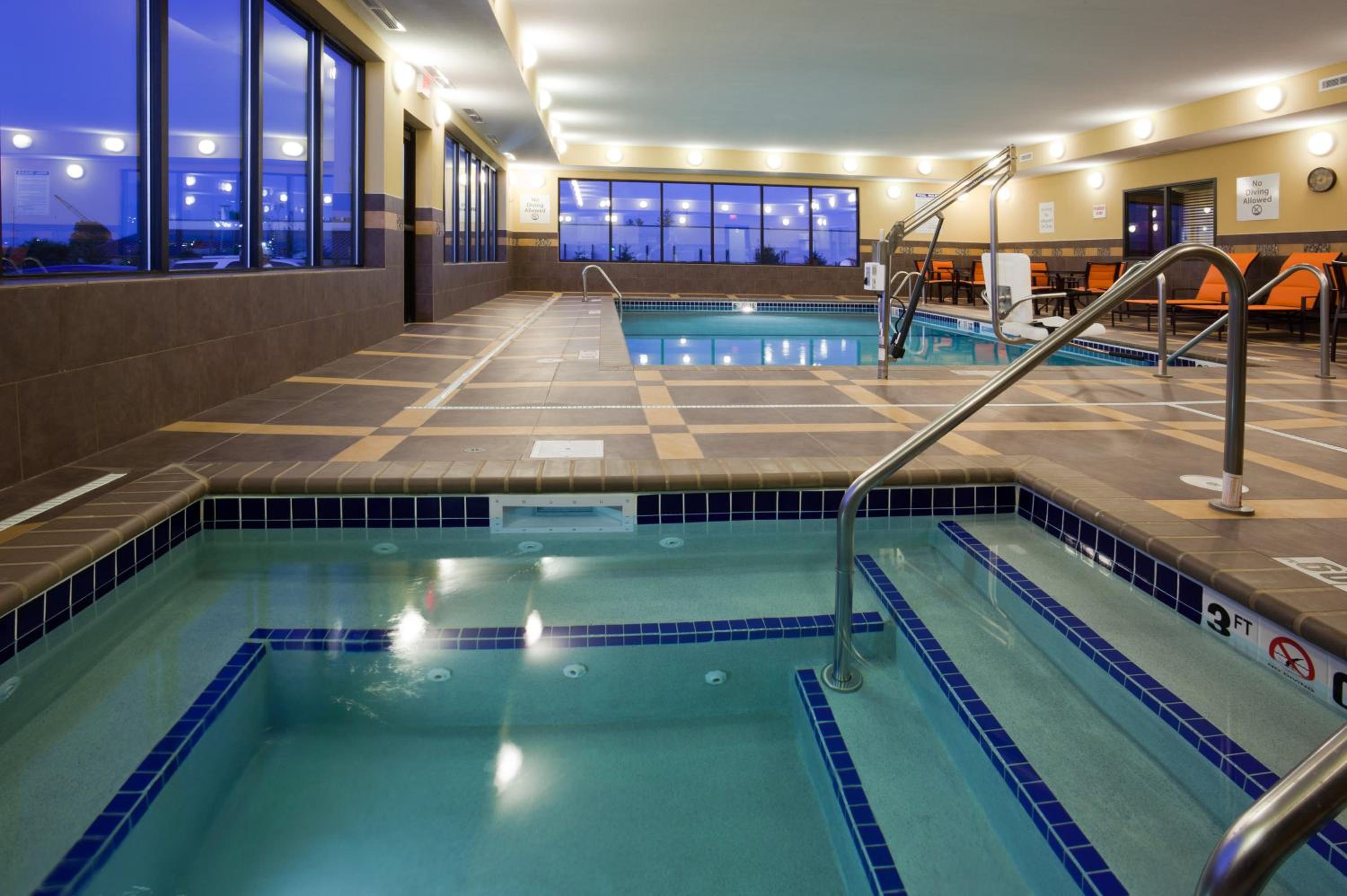 Holiday Inn Express & Suites Fort Dodge by IHG