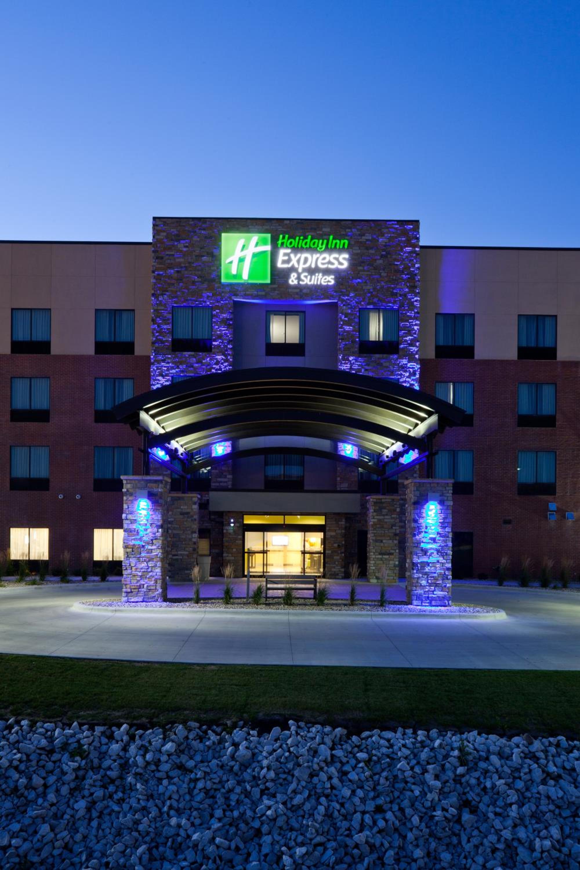 Holiday Inn Express & Suites Fort Dodge by IHG