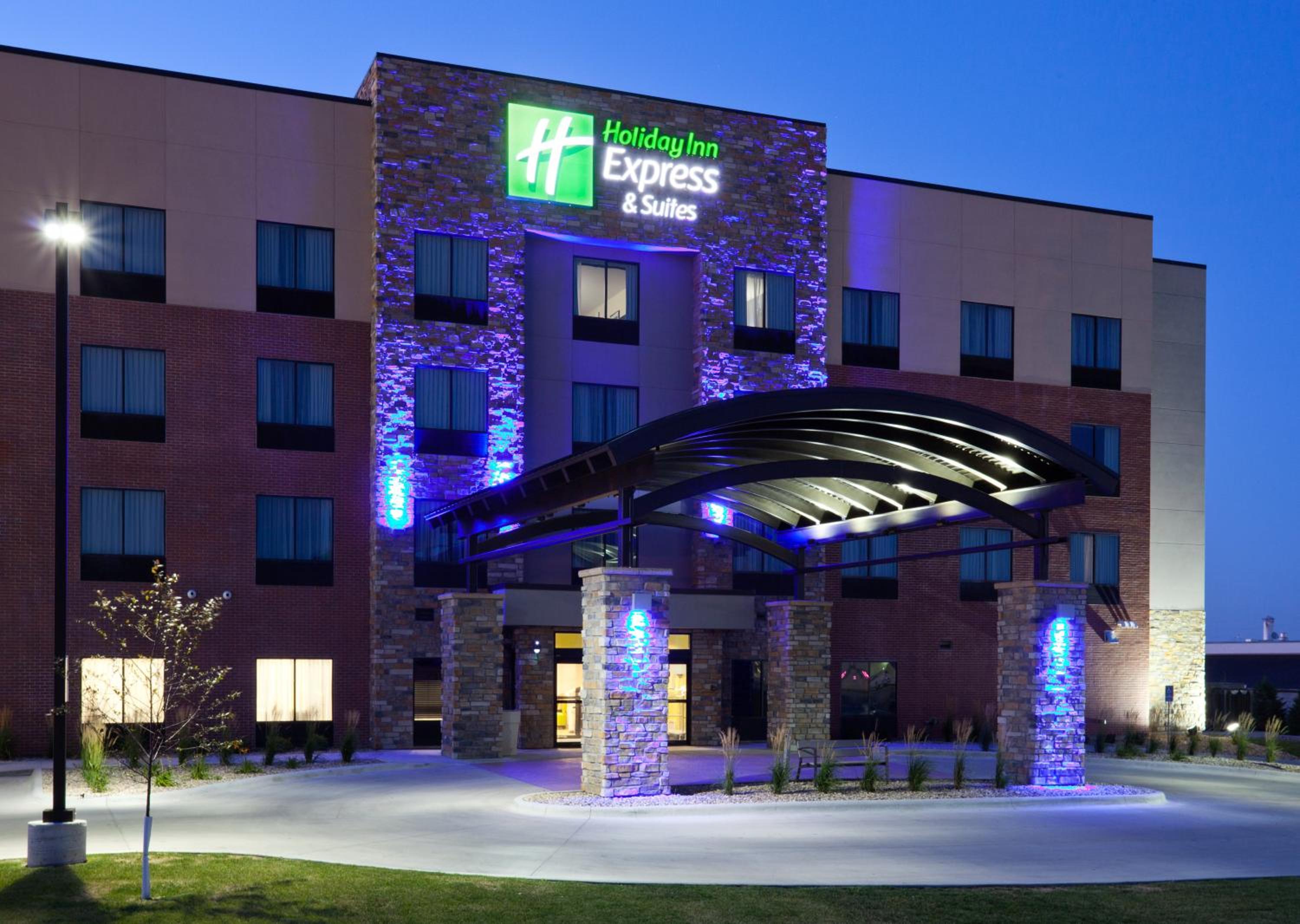 Holiday Inn Express & Suites Fort Dodge by IHG