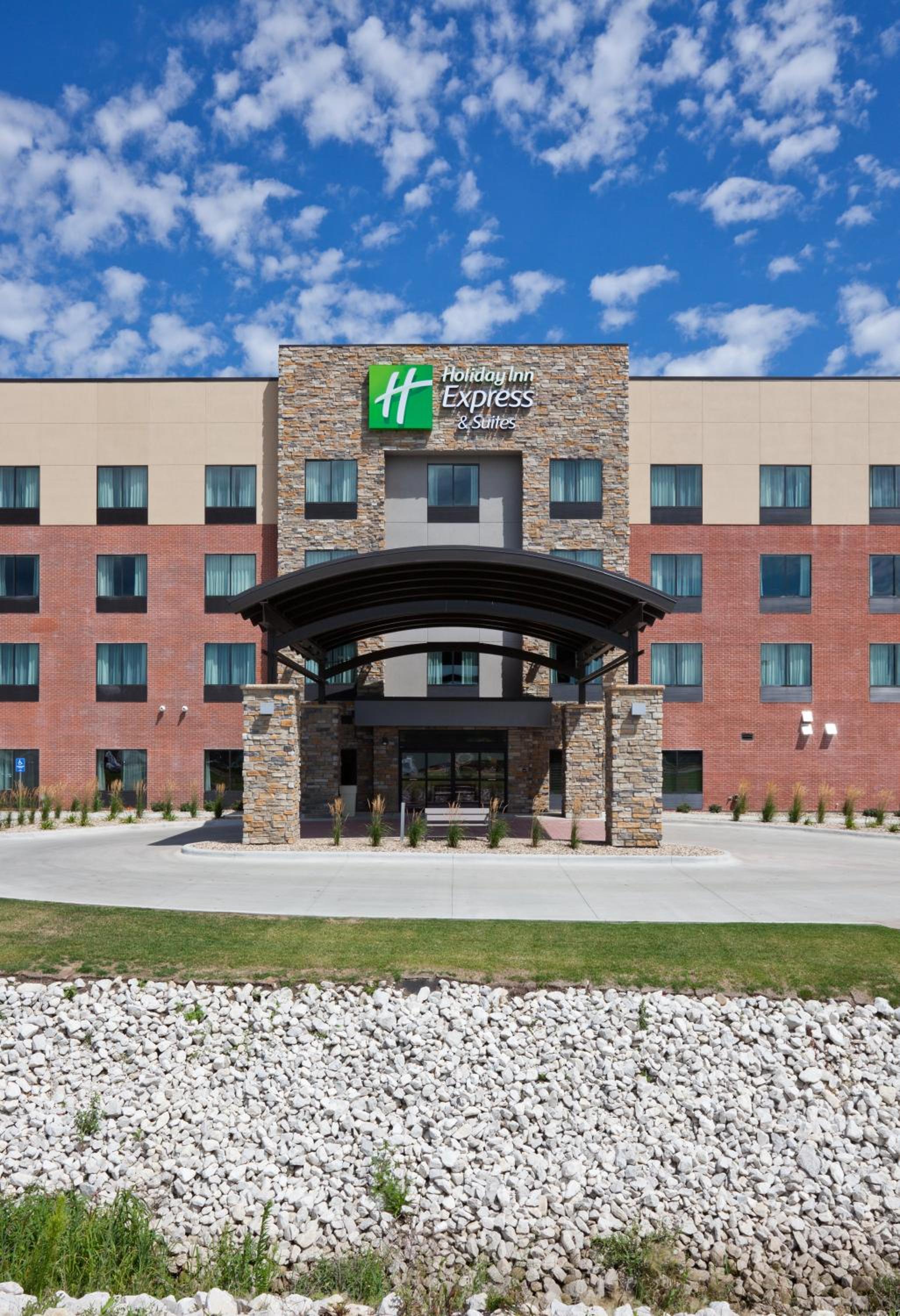 Holiday Inn Express & Suites Fort Dodge by IHG